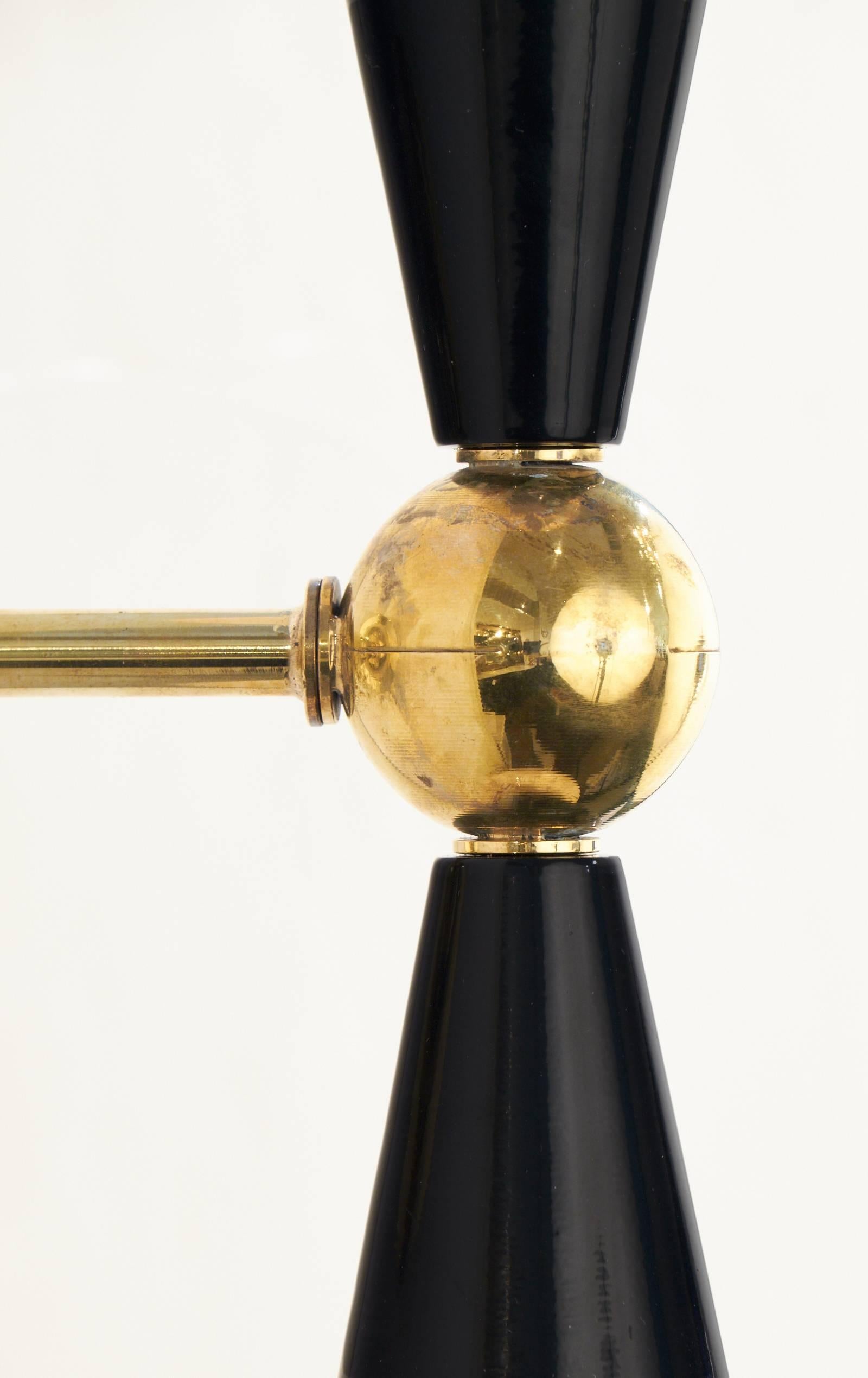 Paar modernistische italienische Murano-Leuchten (Messing) im Angebot