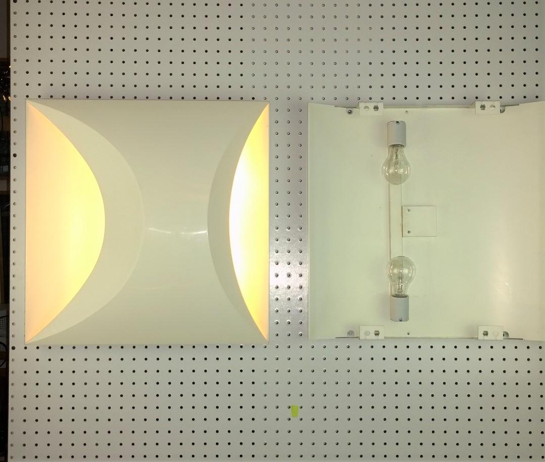 Pair of Modernist Square RAAK Amsterdam White Sconces / Flushmount Lighting For Sale 8