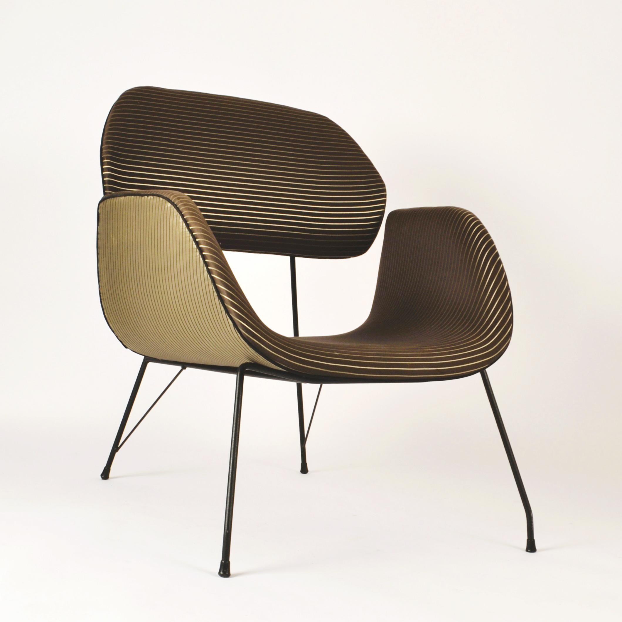 Coppia di sedie da salotto moderniste su gambe di metallo in stile Carlo Hauner & Martin Eisler in vendita 6