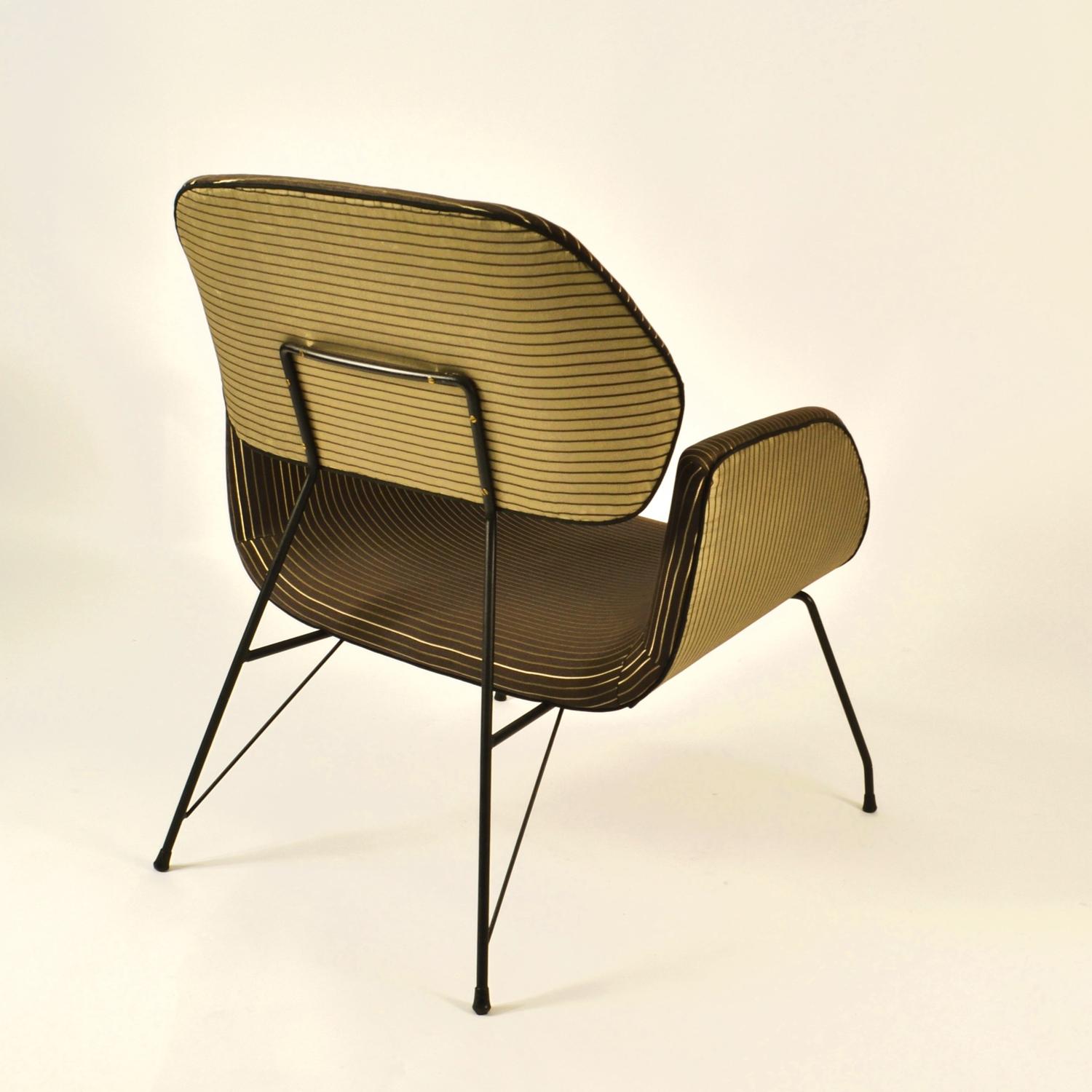 Coppia di sedie da salotto moderniste su gambe di metallo in stile Carlo Hauner & Martin Eisler in vendita 8