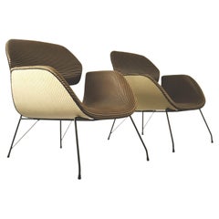 Ein Paar modernistische Loungesessel auf Metallbeinen im Stil von Carlo Hauner & Martin Eisler