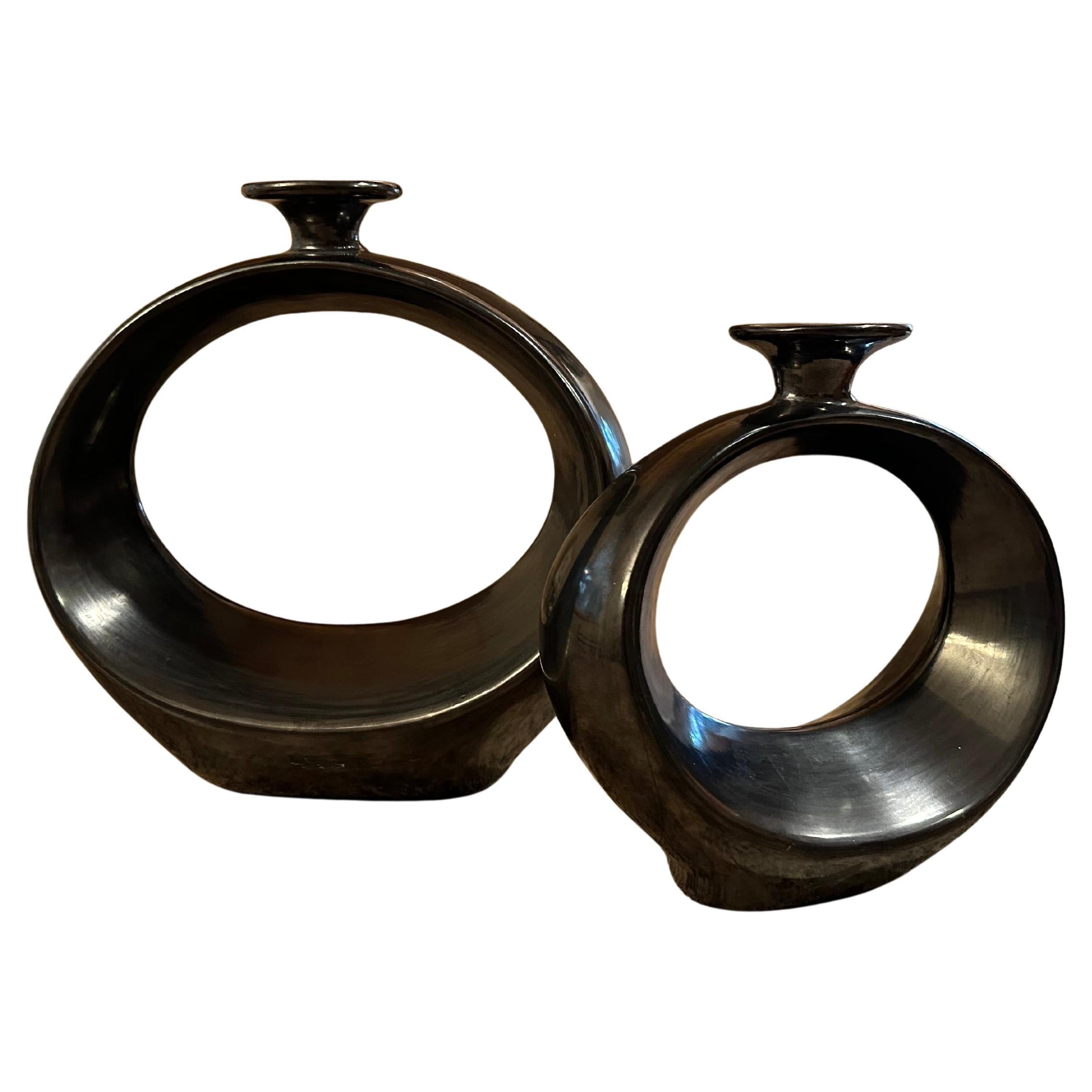Mexican Pair of Modernist MCM Black Barro Negro Vases by Doña Rosa of Oaxaca, Mexico For Sale