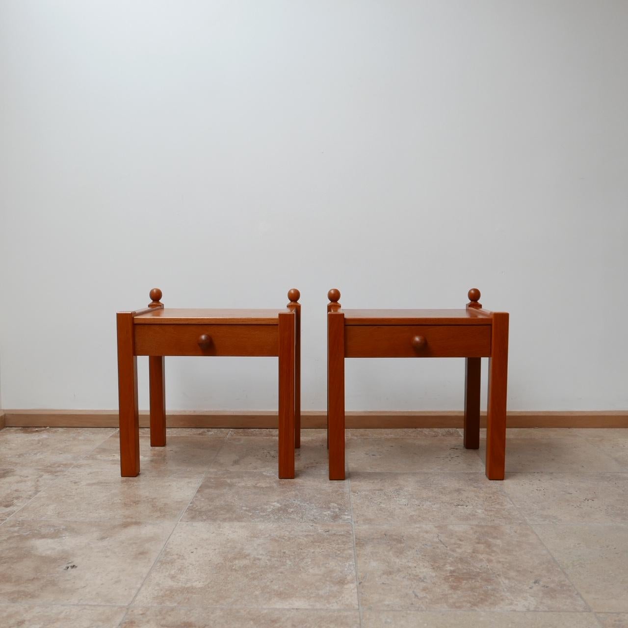 Pair of Modernist Midcentury Bedside Tables or Side Tables 3