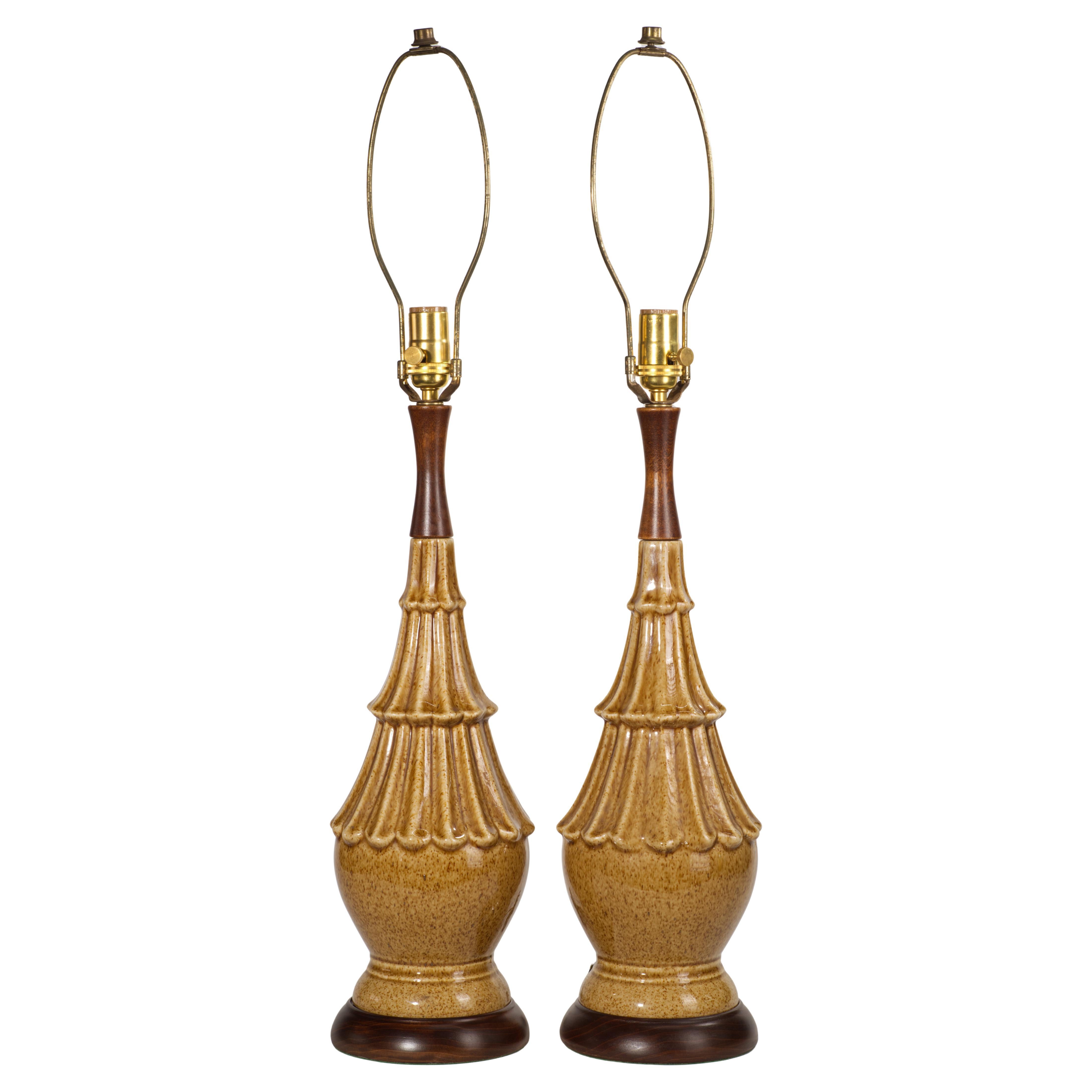 Coppia di lampade da tavolo moderniste in ceramica marrone moka e Wood