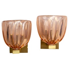 Coppia di applique moderniste in vetro soffiato di Murano, iridescente color cipria, in stile contemporaneo