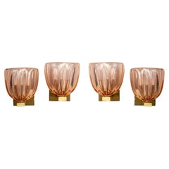 Coppia di applique moderniste in vetro soffiato di Murano, iridescente color cipria, in stile contemporaneo