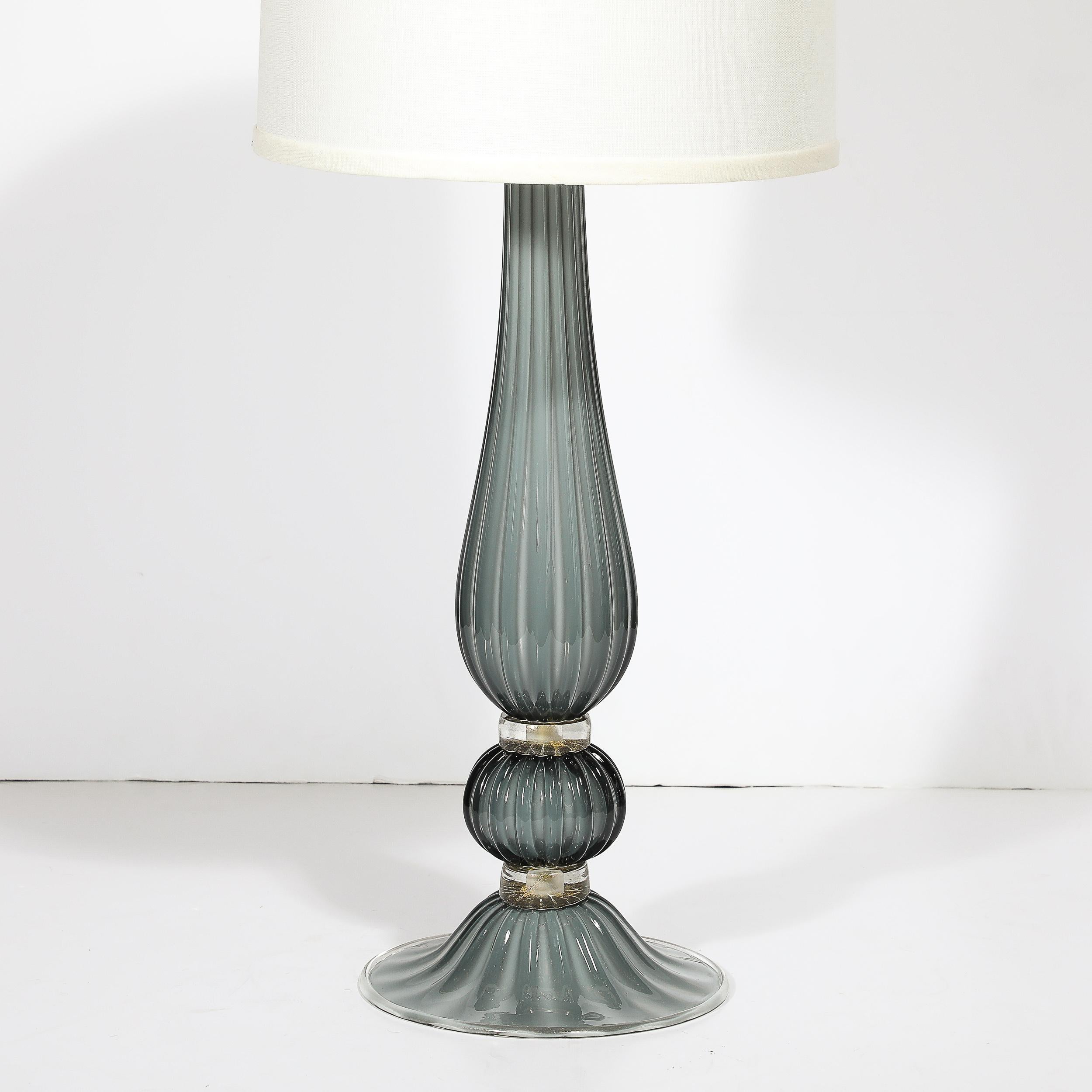 Paar modernistische Murano-Glas-Tischlampen in Flintgrau mit 24-karätigen Goldflecken (Moderne) im Angebot