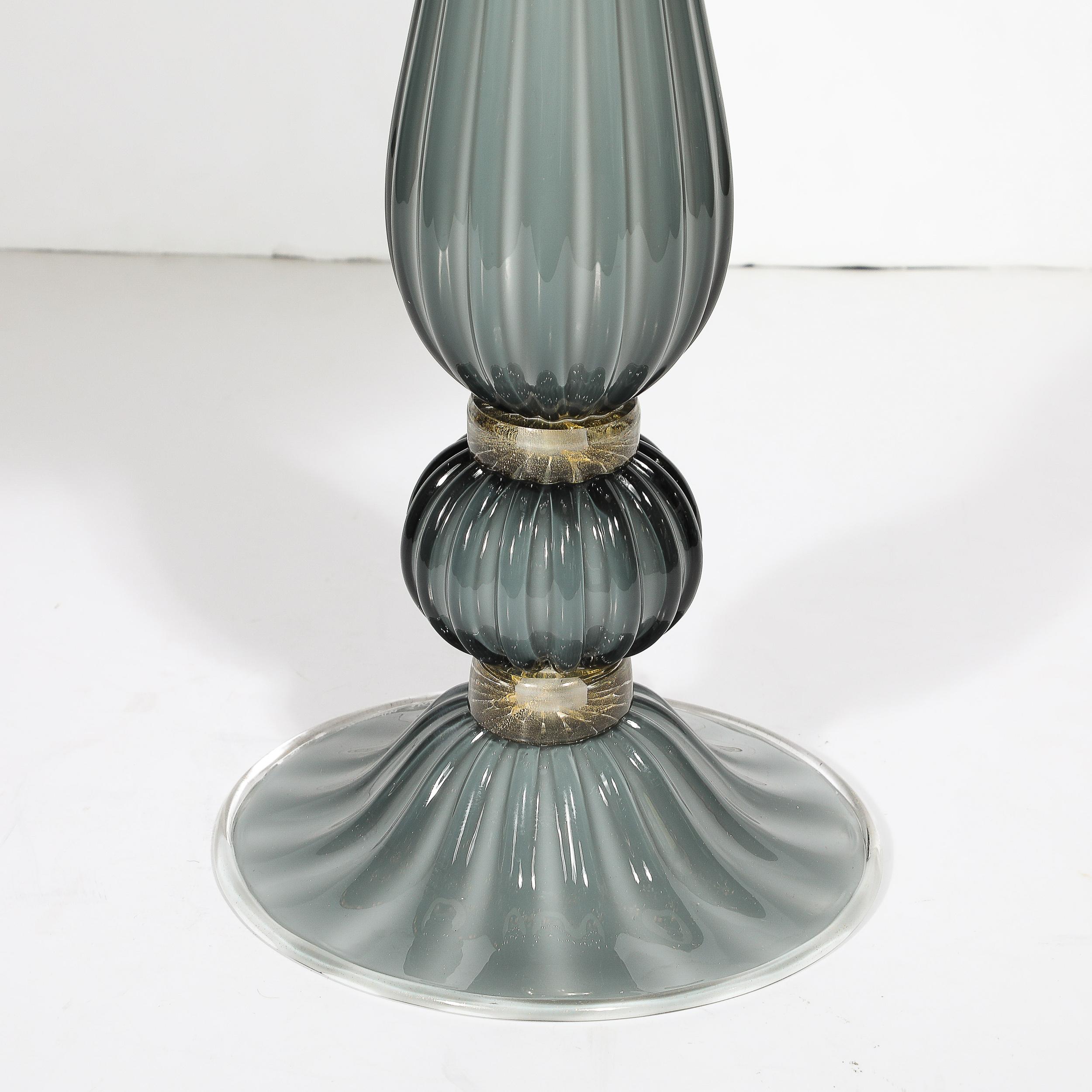 Paar modernistische Murano-Glas-Tischlampen in Flintgrau mit 24-karätigen Goldflecken (Italienisch) im Angebot