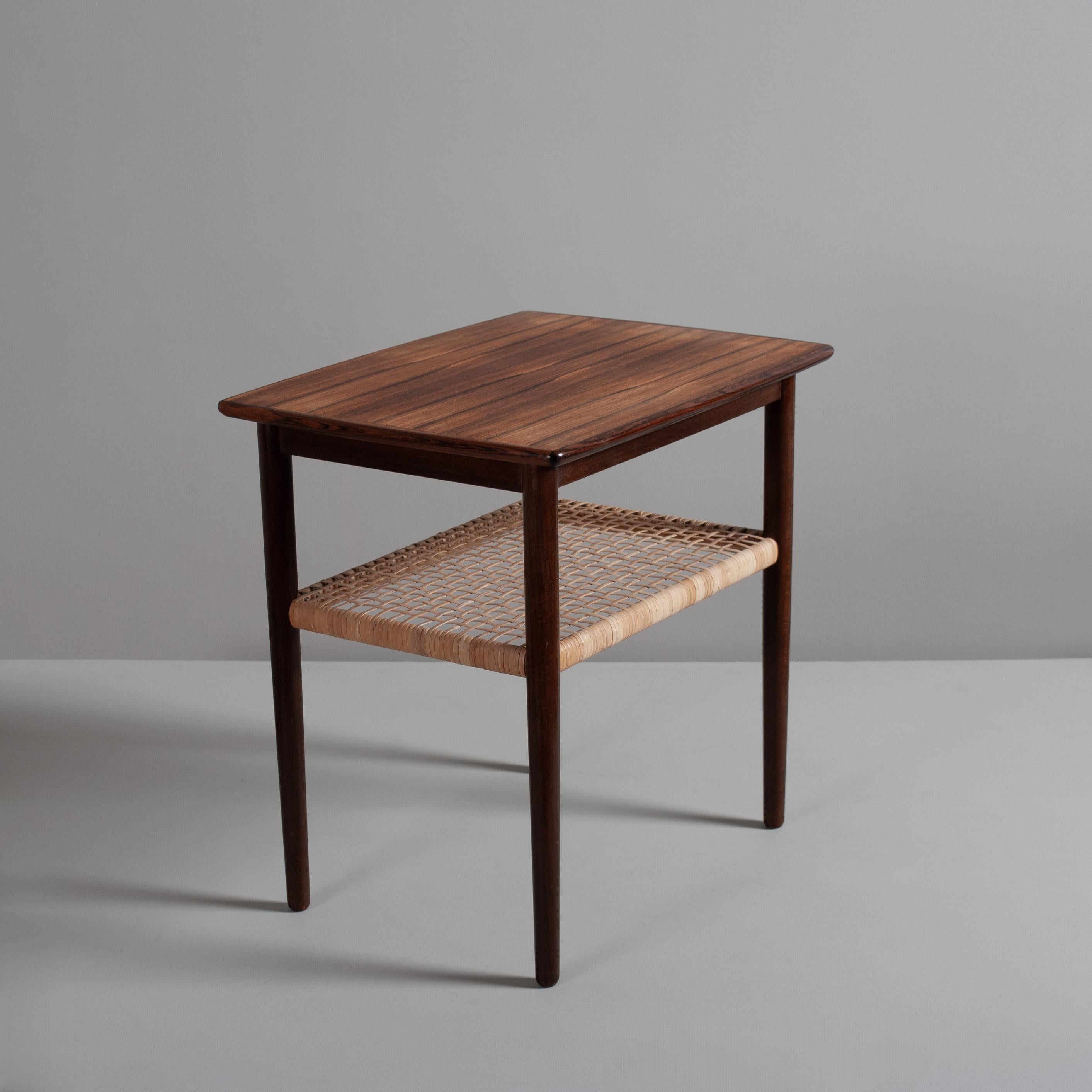 Ein Paar modernistische Nachttische oder Beistelltische (Dänisch) im Angebot