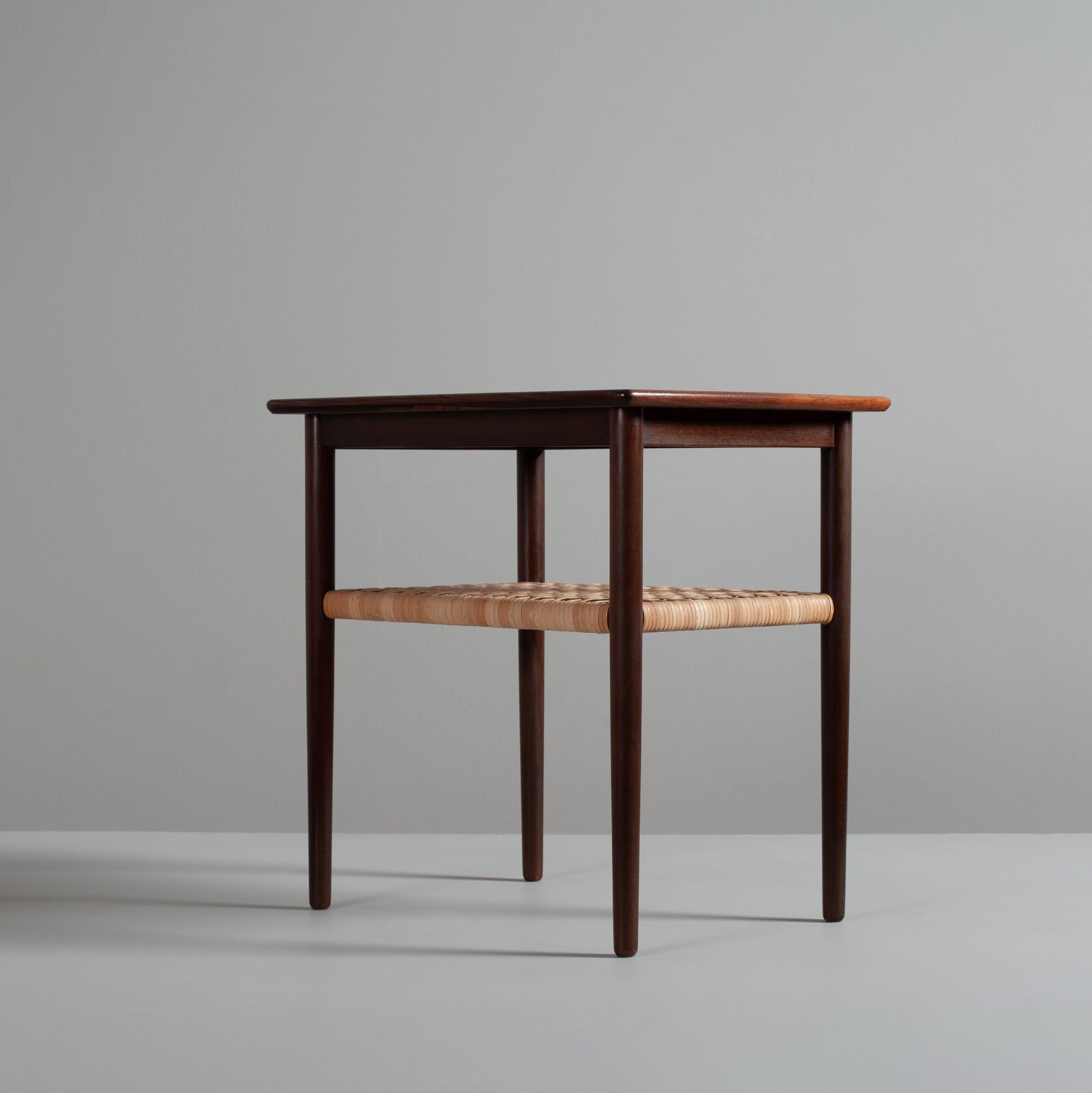 Ein Paar modernistische Nachttische oder Beistelltische (20. Jahrhundert) im Angebot