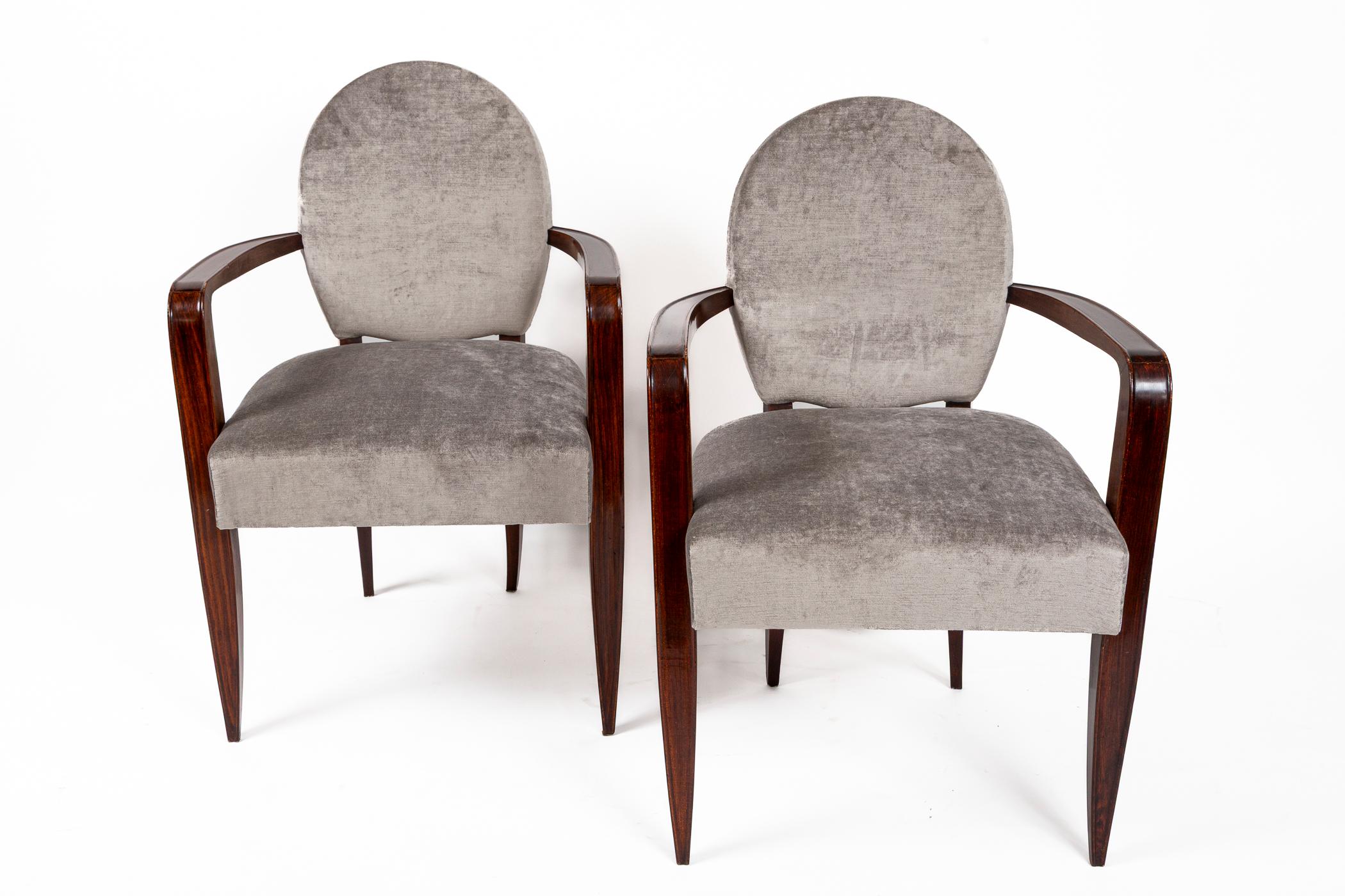 Zwei modernistische Sessel mit ovaler Rückenlehne aus afrikanischem Mahagoni von Jean Pascaud im Angebot 8