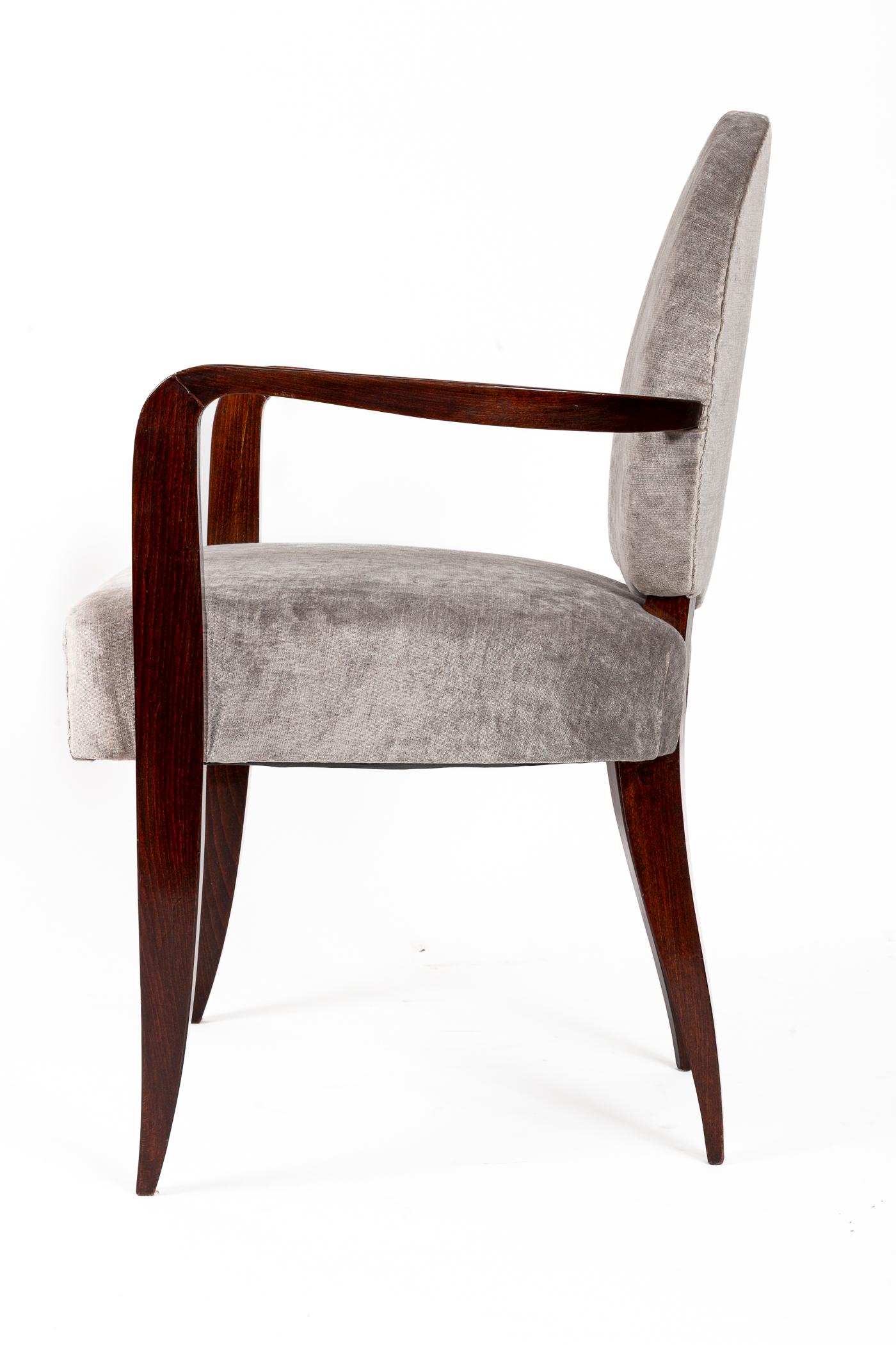 Zwei modernistische Sessel mit ovaler Rückenlehne aus afrikanischem Mahagoni von Jean Pascaud im Angebot 1