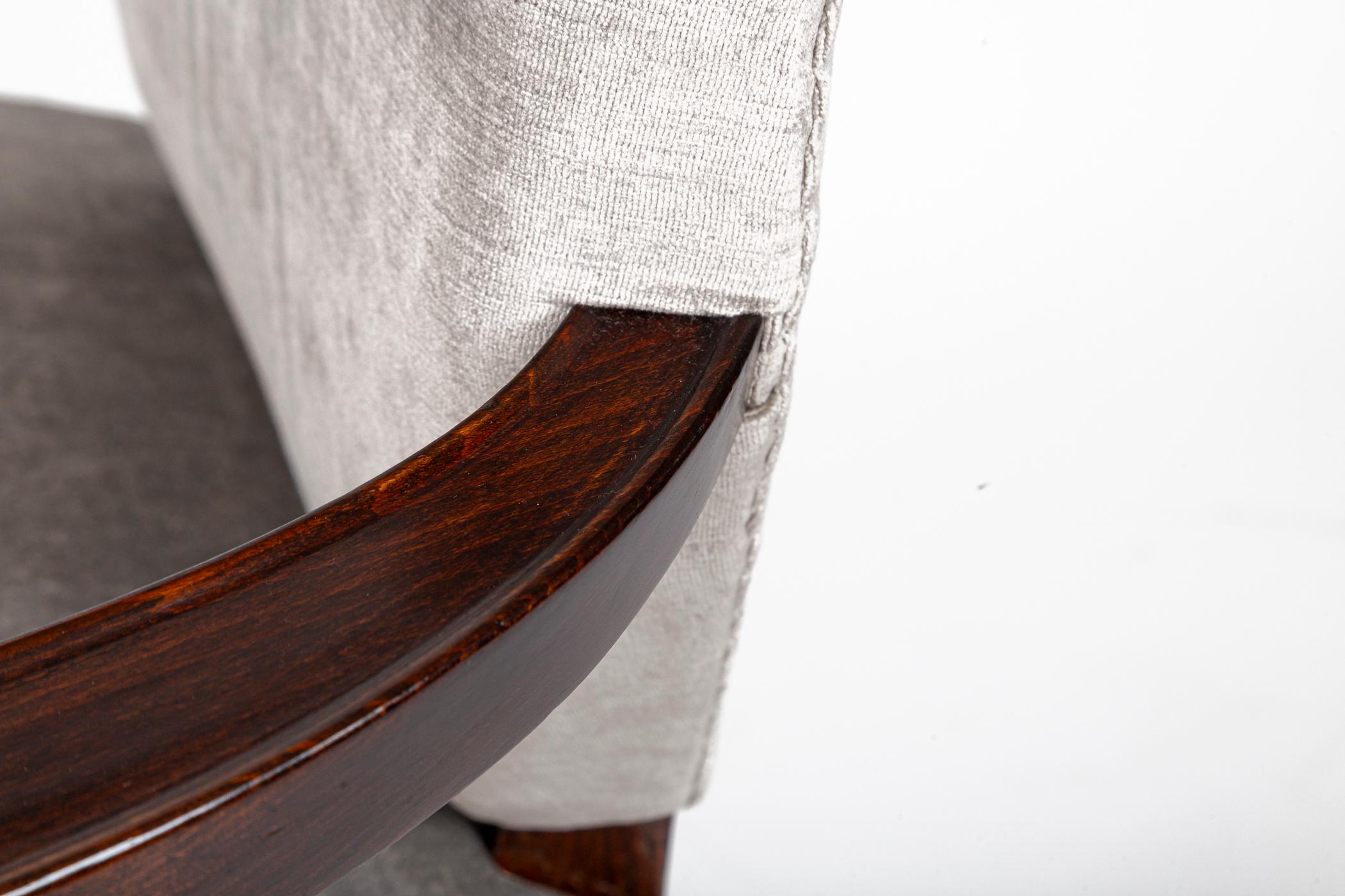 Zwei modernistische Sessel mit ovaler Rückenlehne aus afrikanischem Mahagoni von Jean Pascaud im Angebot 2