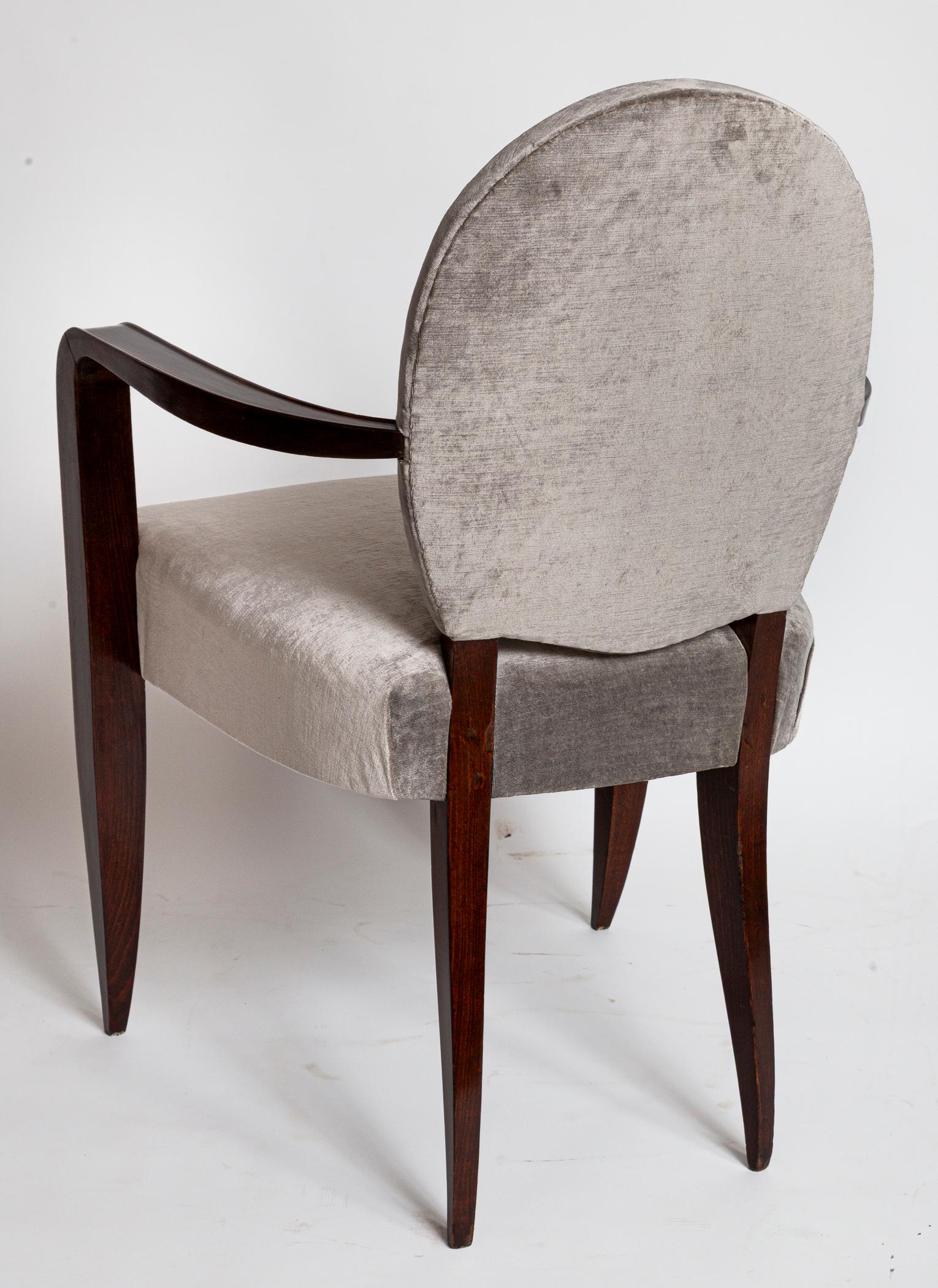 Zwei modernistische Sessel mit ovaler Rückenlehne aus afrikanischem Mahagoni von Jean Pascaud im Angebot 3