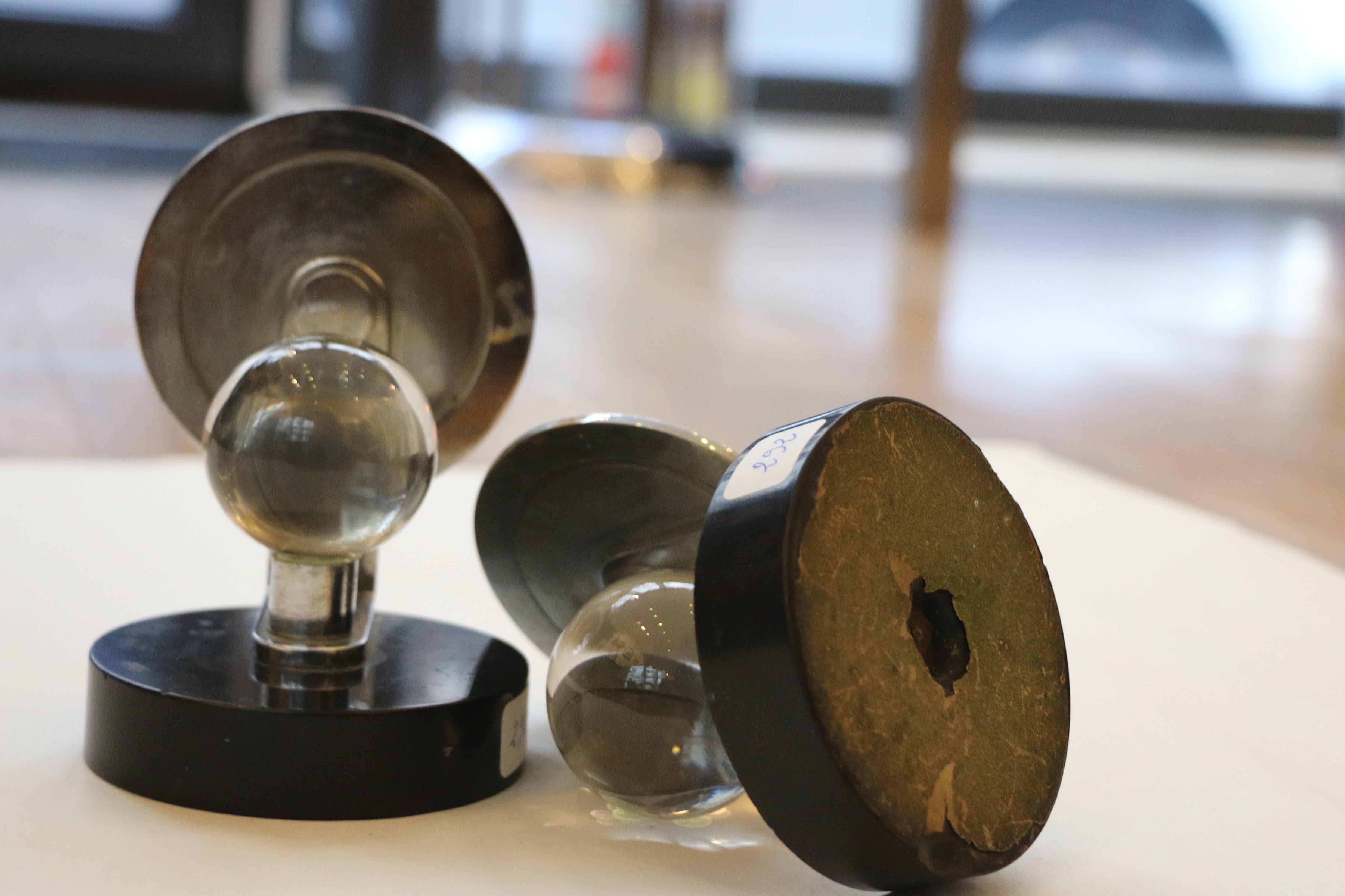 Pair of modernist paperweights In Good Condition For Sale In Paris, FR