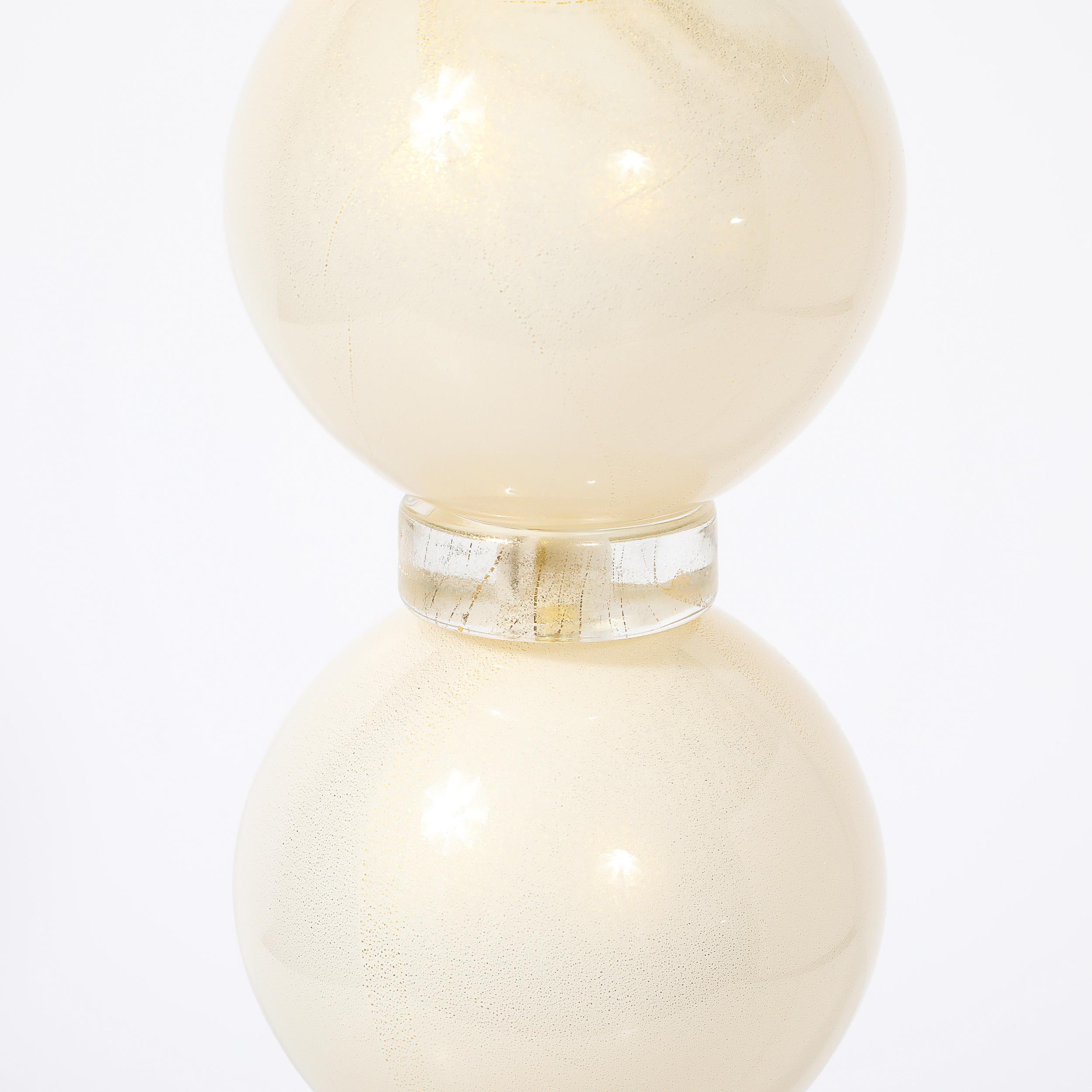 Zwei modernistische Tischlampen aus perlweißem Murano-Glas mit 24-karätigem Goldband im Angebot 5