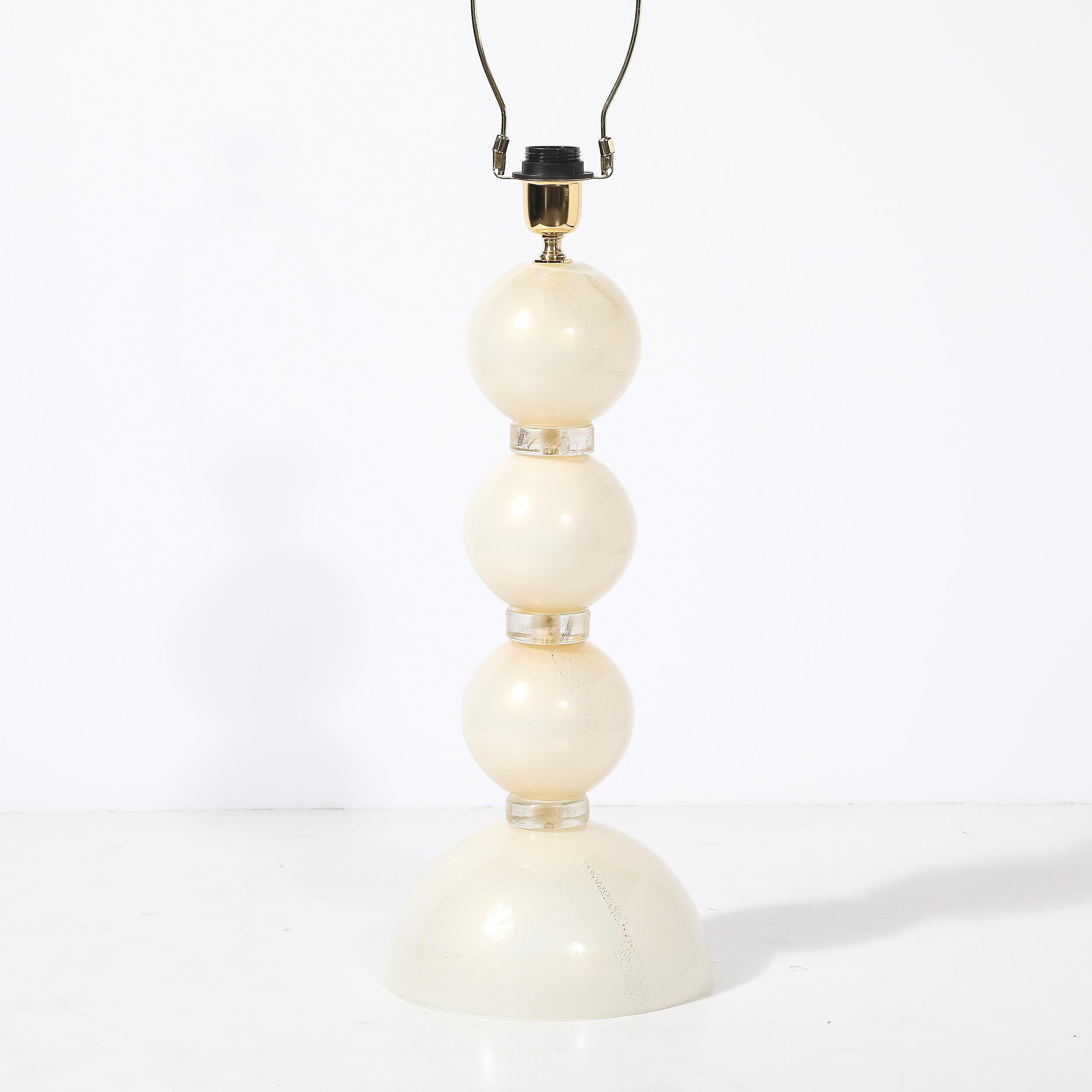 Zwei modernistische Tischlampen aus perlweißem Murano-Glas mit 24-karätigem Goldband im Zustand „Hervorragend“ im Angebot in New York, NY