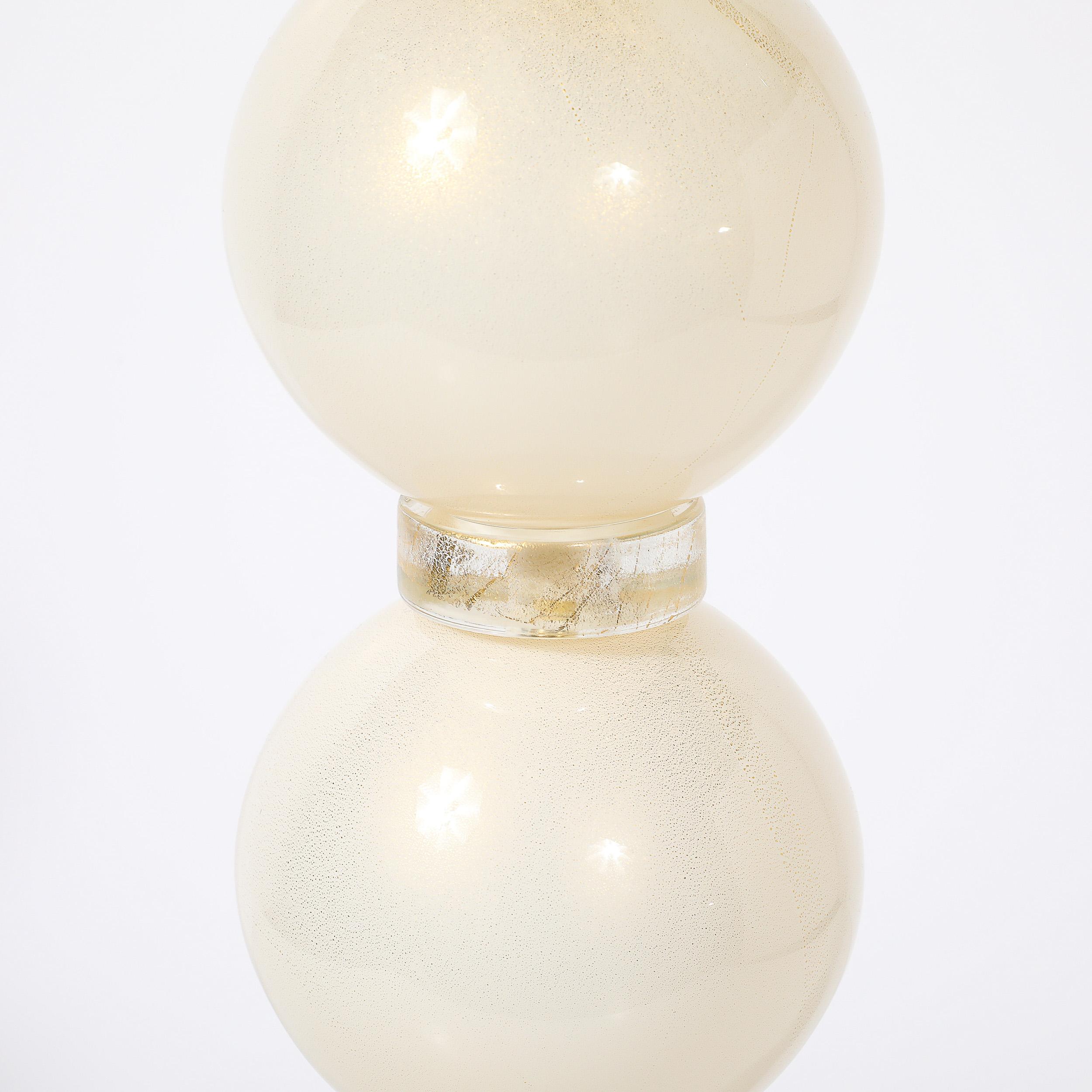 Zwei modernistische Tischlampen aus perlweißem Murano-Glas mit 24-karätigem Goldband (21. Jahrhundert und zeitgenössisch) im Angebot
