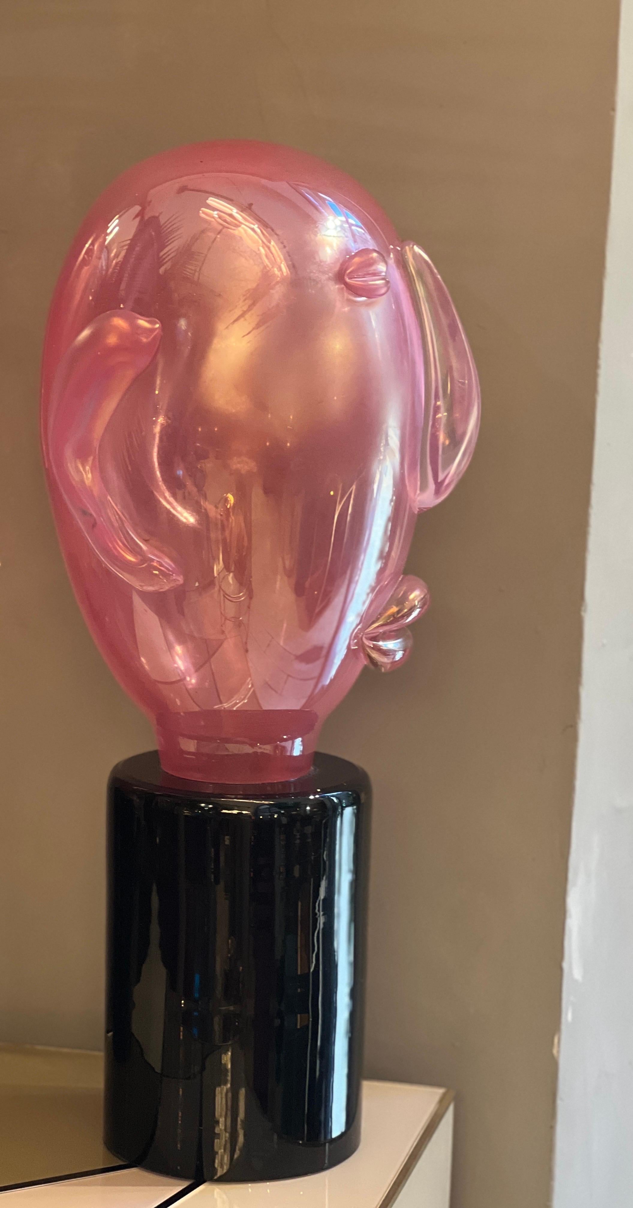 Coppia di sculture moderniste in vetro di Murano rosa a forma di testa in stile Picasso, 1980 in vendita 7