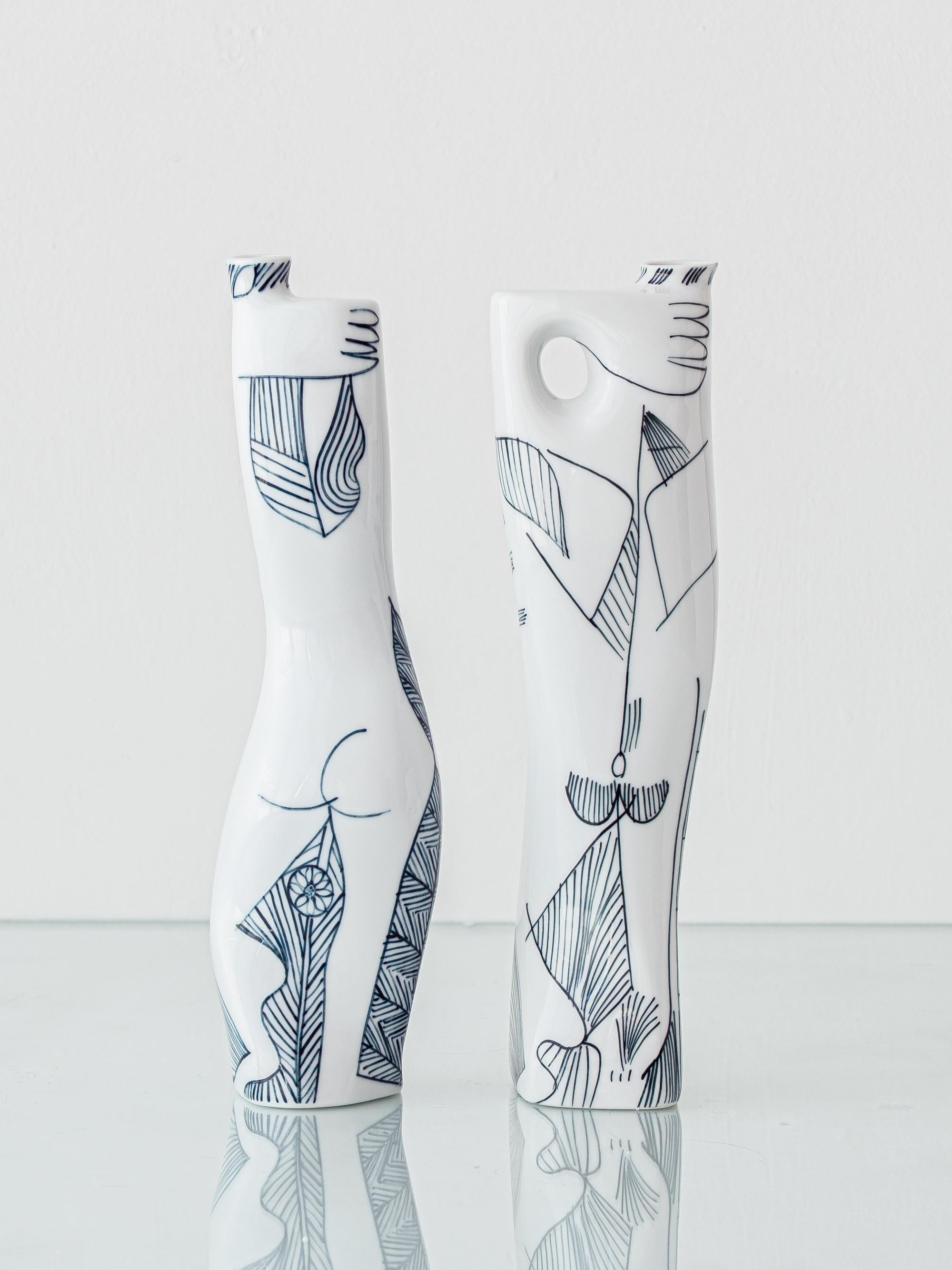 Mid-Century moderno Coppia di vasi in porcellana modernista con figure nude di Sargadelos in vendita