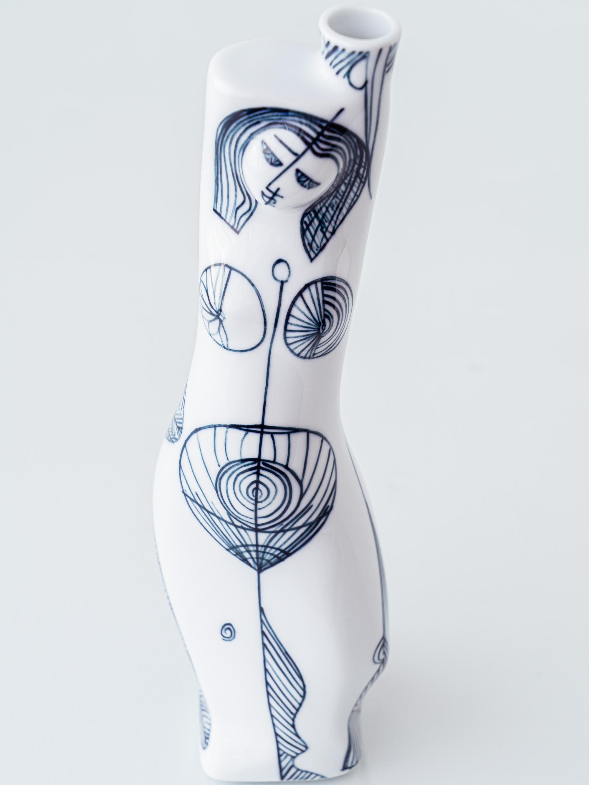 Coppia di vasi in porcellana modernista con figure nude di Sargadelos In condizioni ottime in vendita a AMSTERDAM, NL