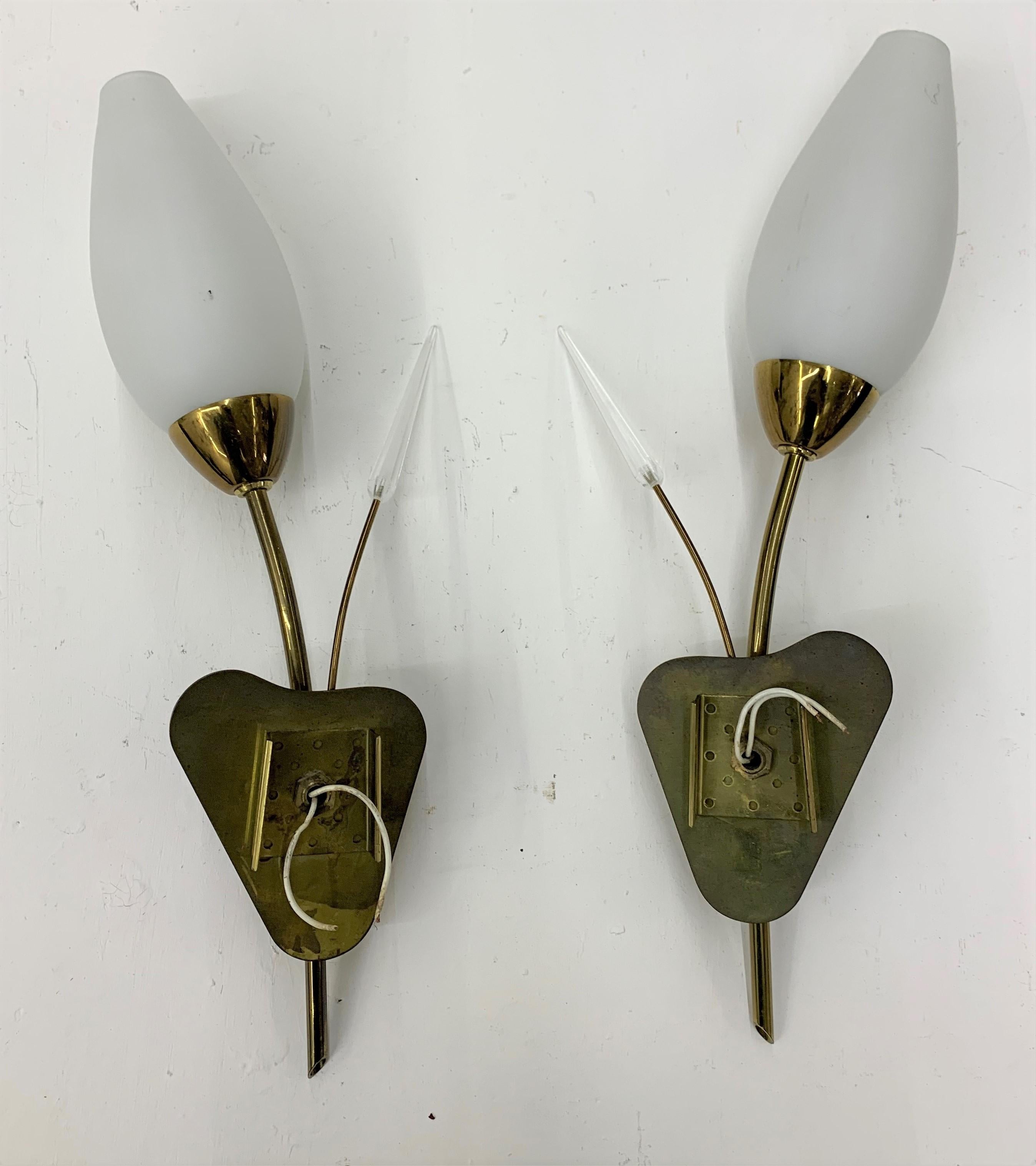 Pair of Modernist Sconces Attributed Maison Arlus in Brass and Opaline Glass In Good Condition For Sale In Merida, Yucatan