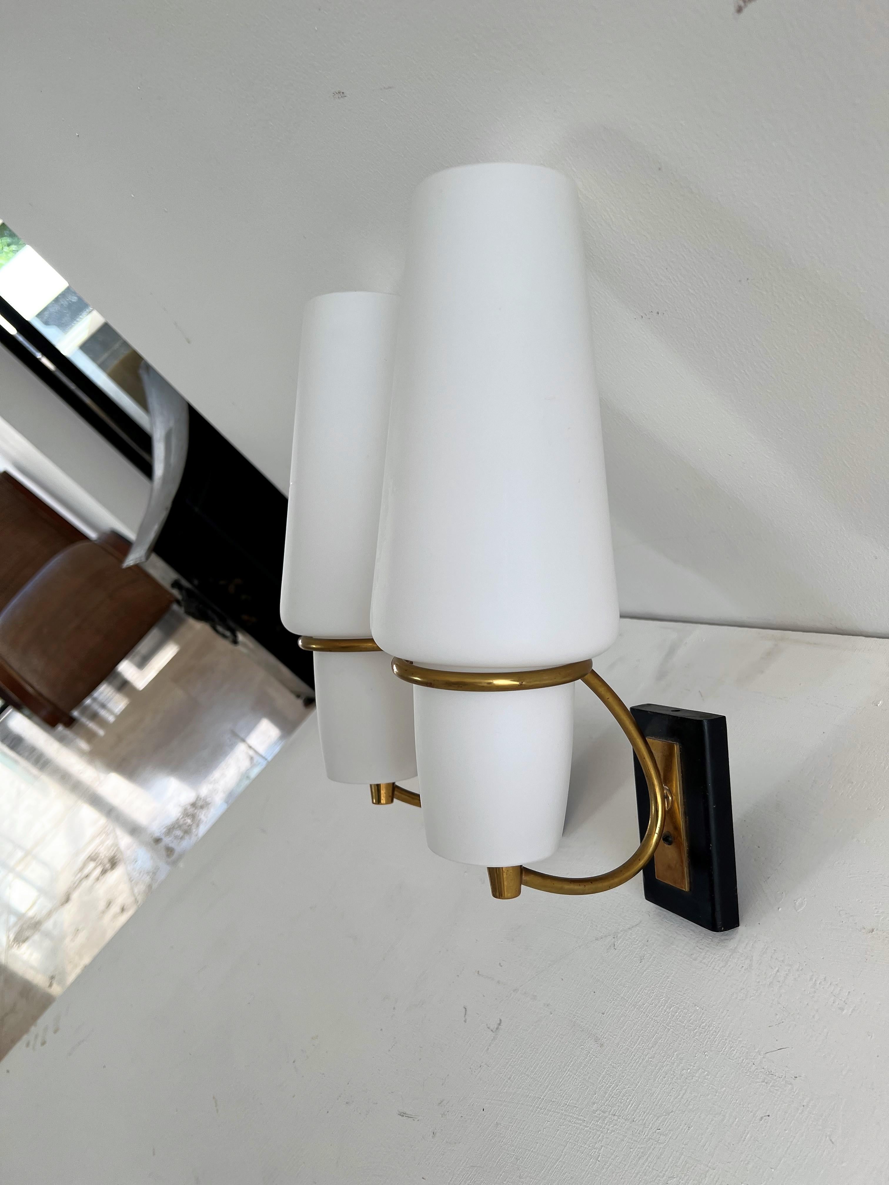 Pair of Modernist Sconces Attr Maison Arlus in Brass and Opaline Glass, France In Good Condition For Sale In Merida, Yucatan
