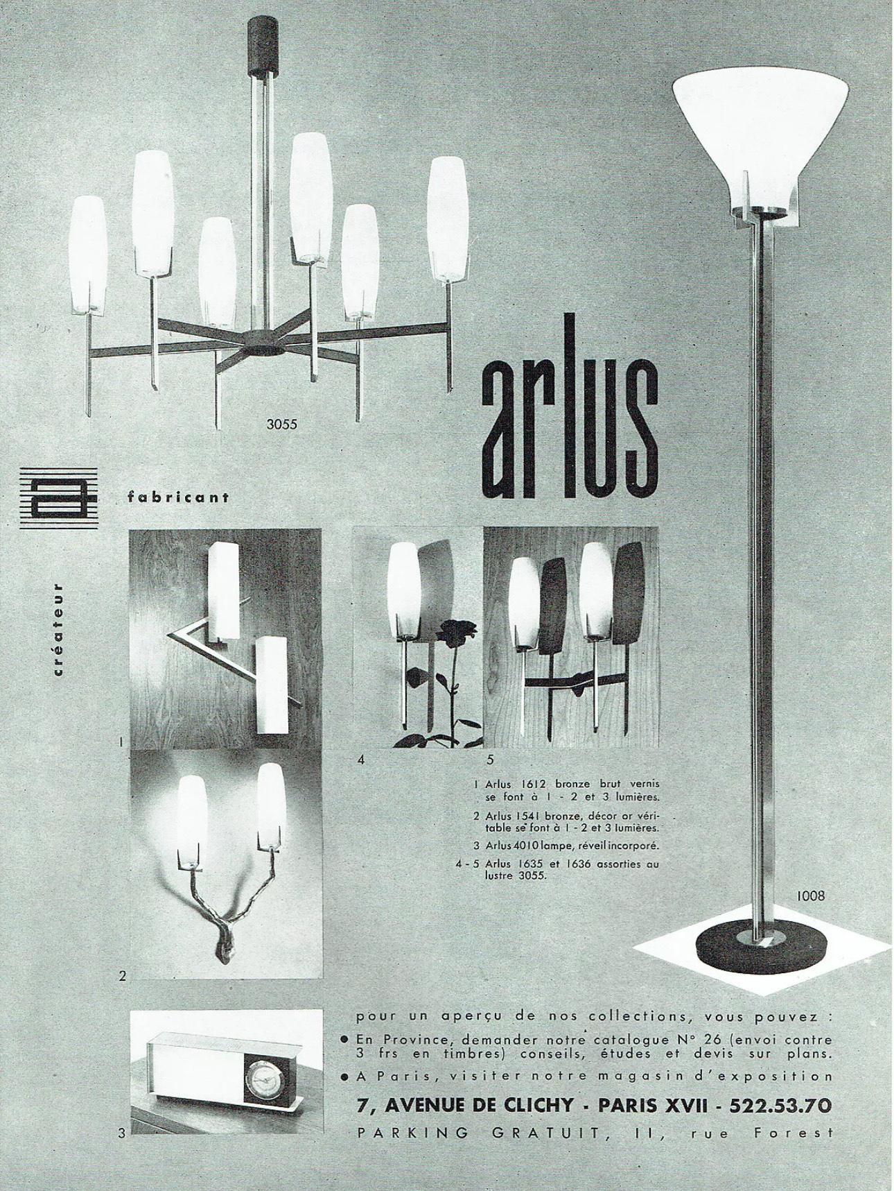 Metà XX secolo Coppia di applique moderniste di Arlus in bronzo e vetro opalino, Francia, anni '60 in vendita