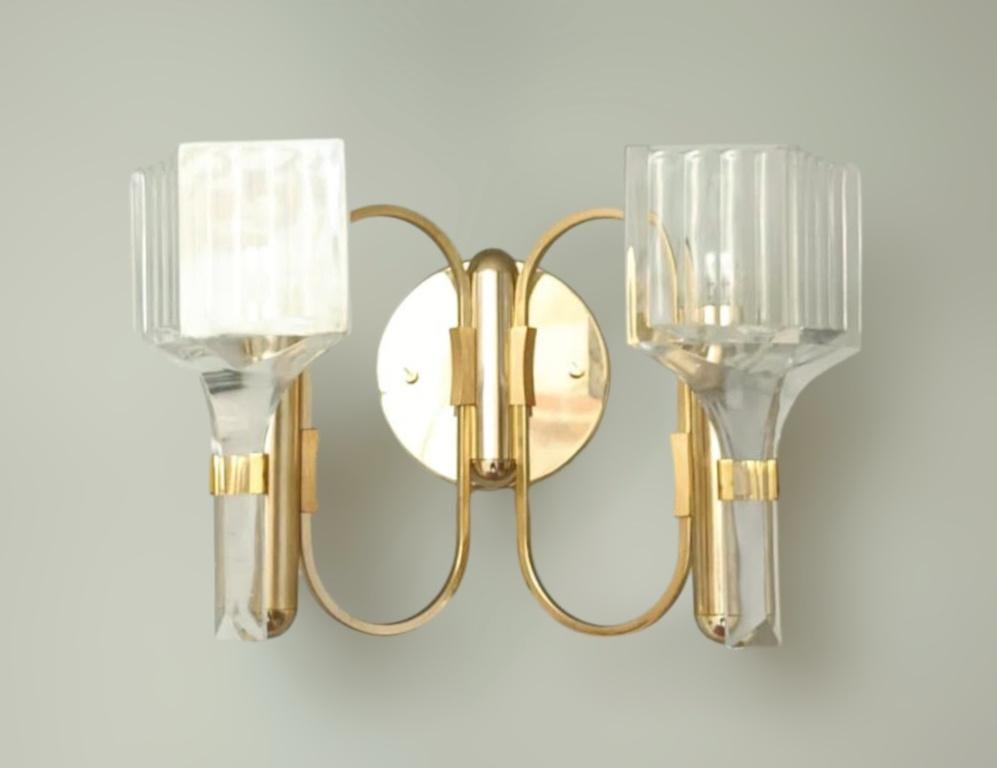 Italian wall lights with clear faceted glass diffusers mounted on circular golden structures / Made in Italy, circa 1960s
Measures: height 10 inches, width 15 inches, depth 7.5 inches
2 lights / E12 or E14 type / max 40W each
1 pair available in