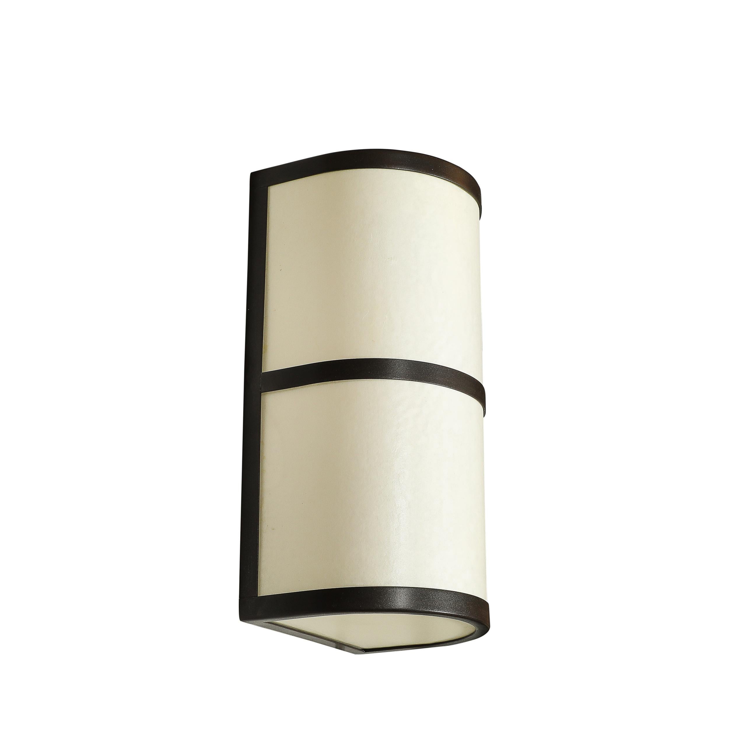 XX secolo Coppia di appliques moderniste in Vellum e Bronzo strofinato a olio firmate John Wigmore in vendita