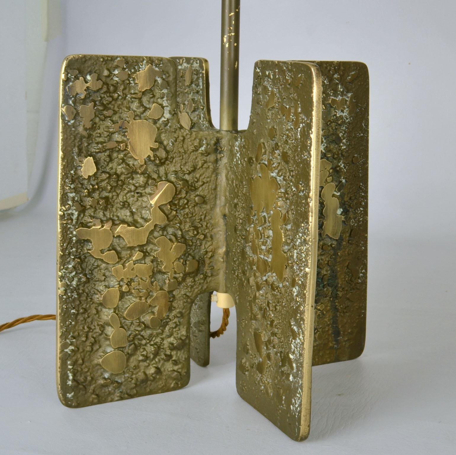 French Pair of Modernist Sculptural Extruded Cross Bronze Table Lamps For Sale