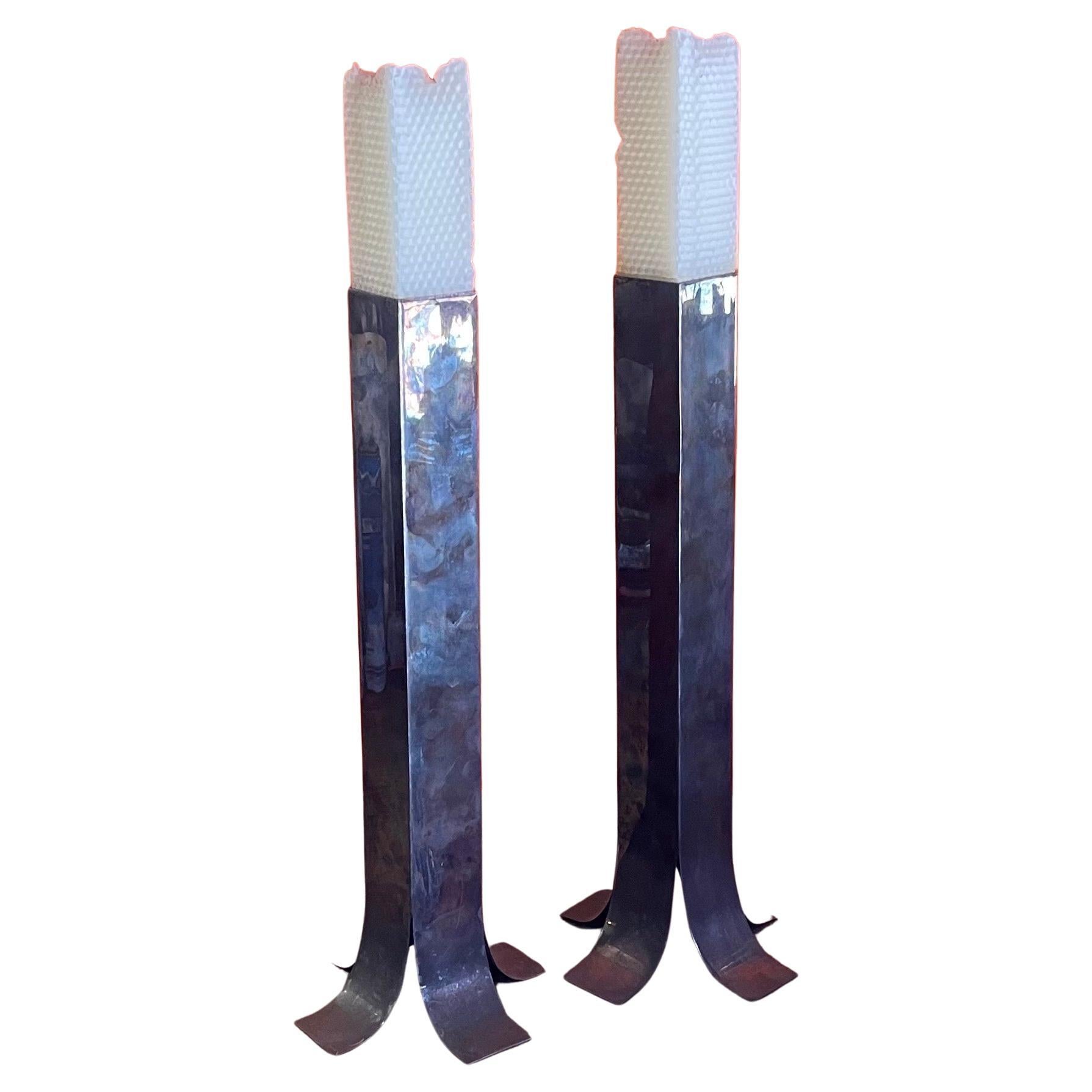 Coppia di portacandele / vasi modernisti in argento di Plata Lappas in vendita