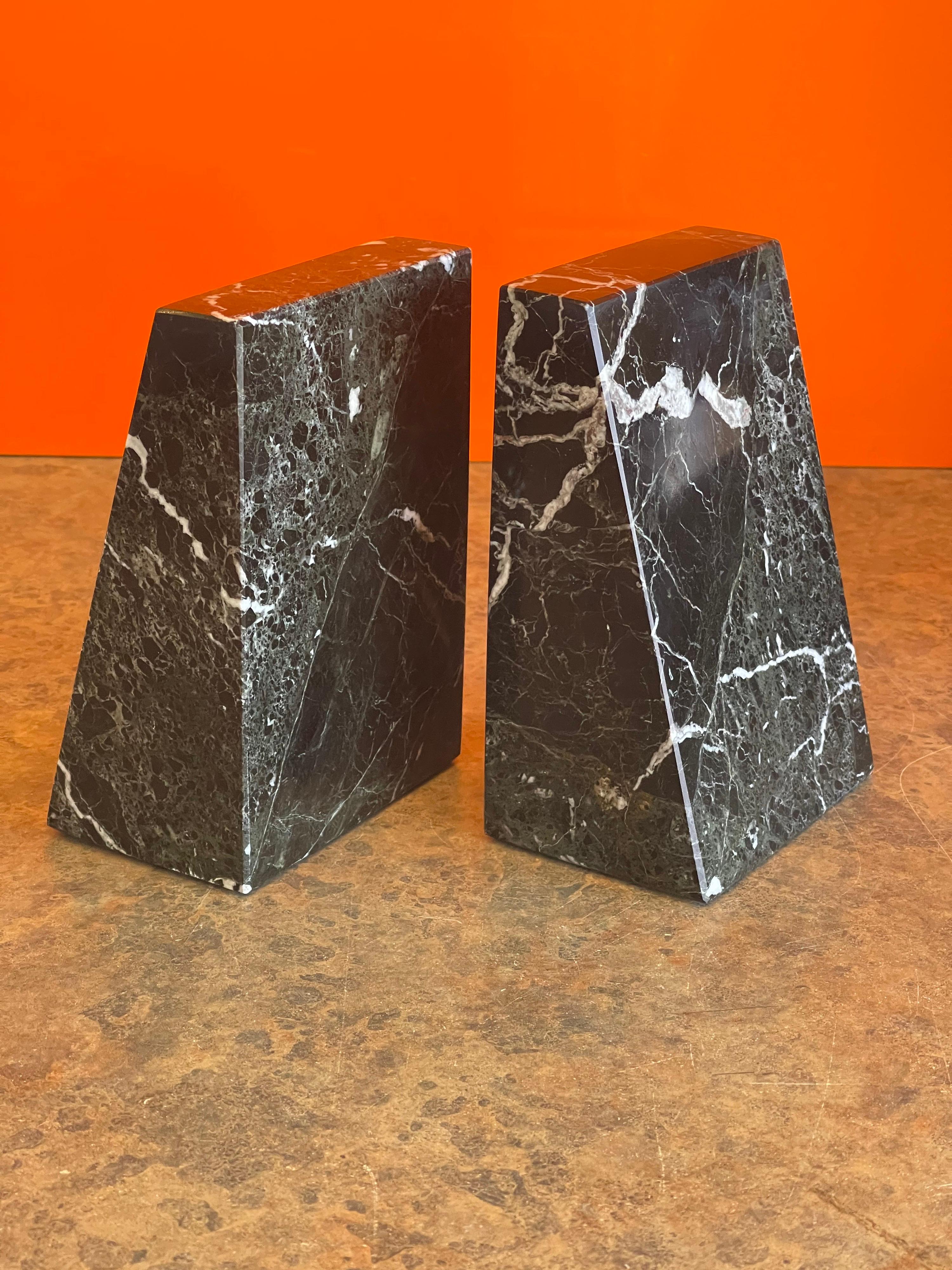 Nice pair of modernist solid marble bookends in black and white, circa 1980s. The pair has a sharp 