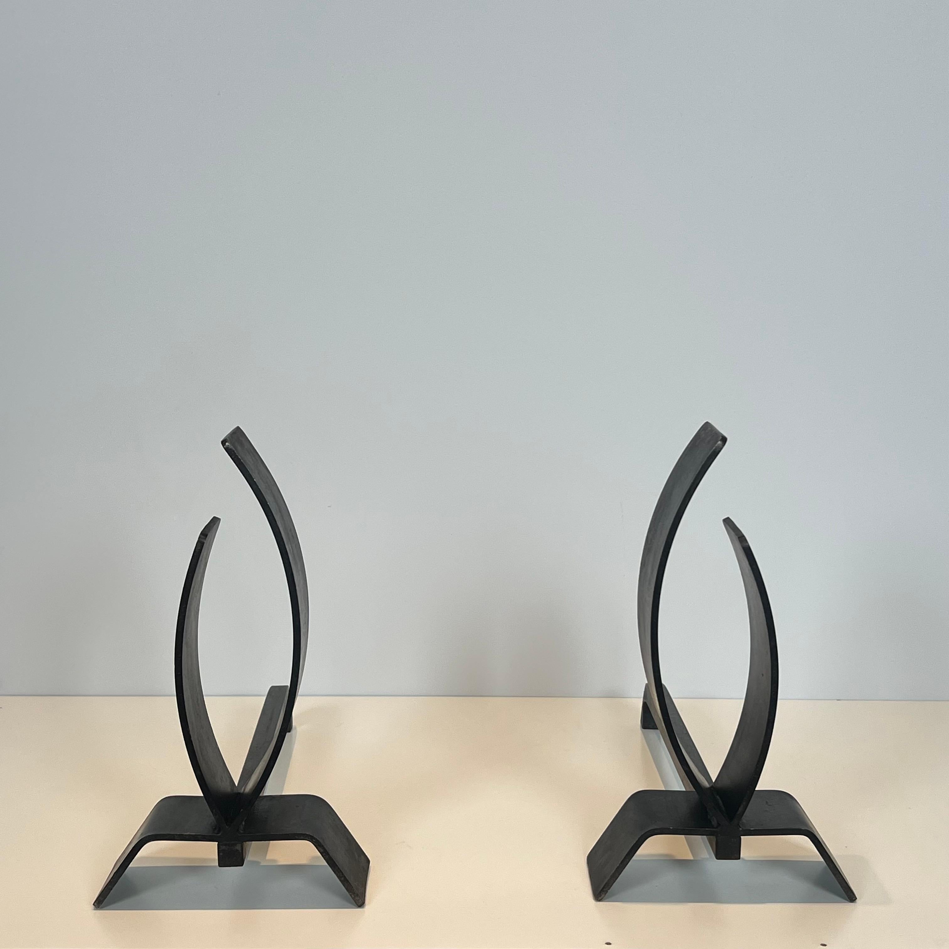 Pair of Modernist Steel and Iron Andirons In condizioni buone in vendita a Marcq-en-Barœul, Hauts-de-France