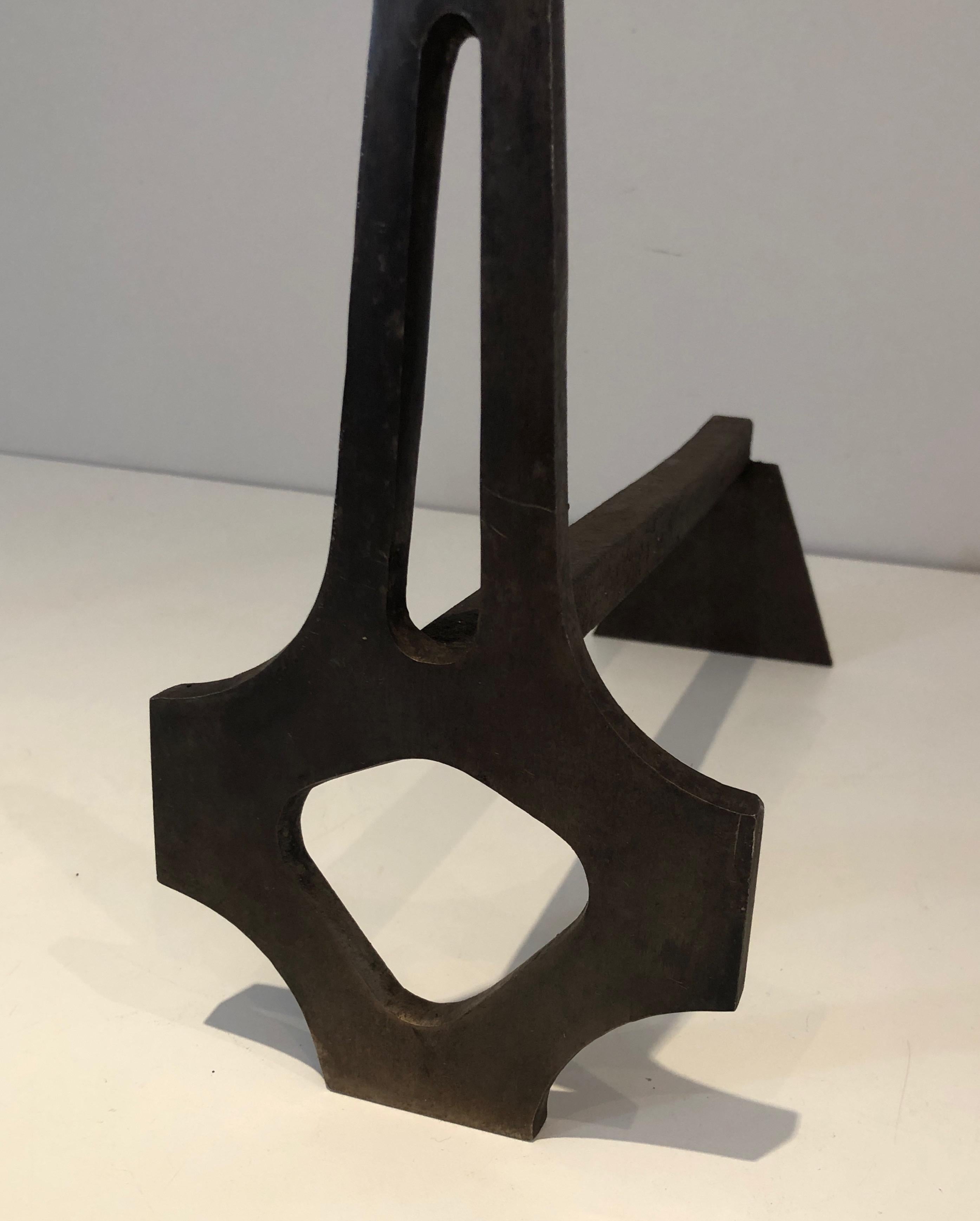Pareja de morillos modernistas de acero y hierro forjado, franceses, circa 1970 en venta 8