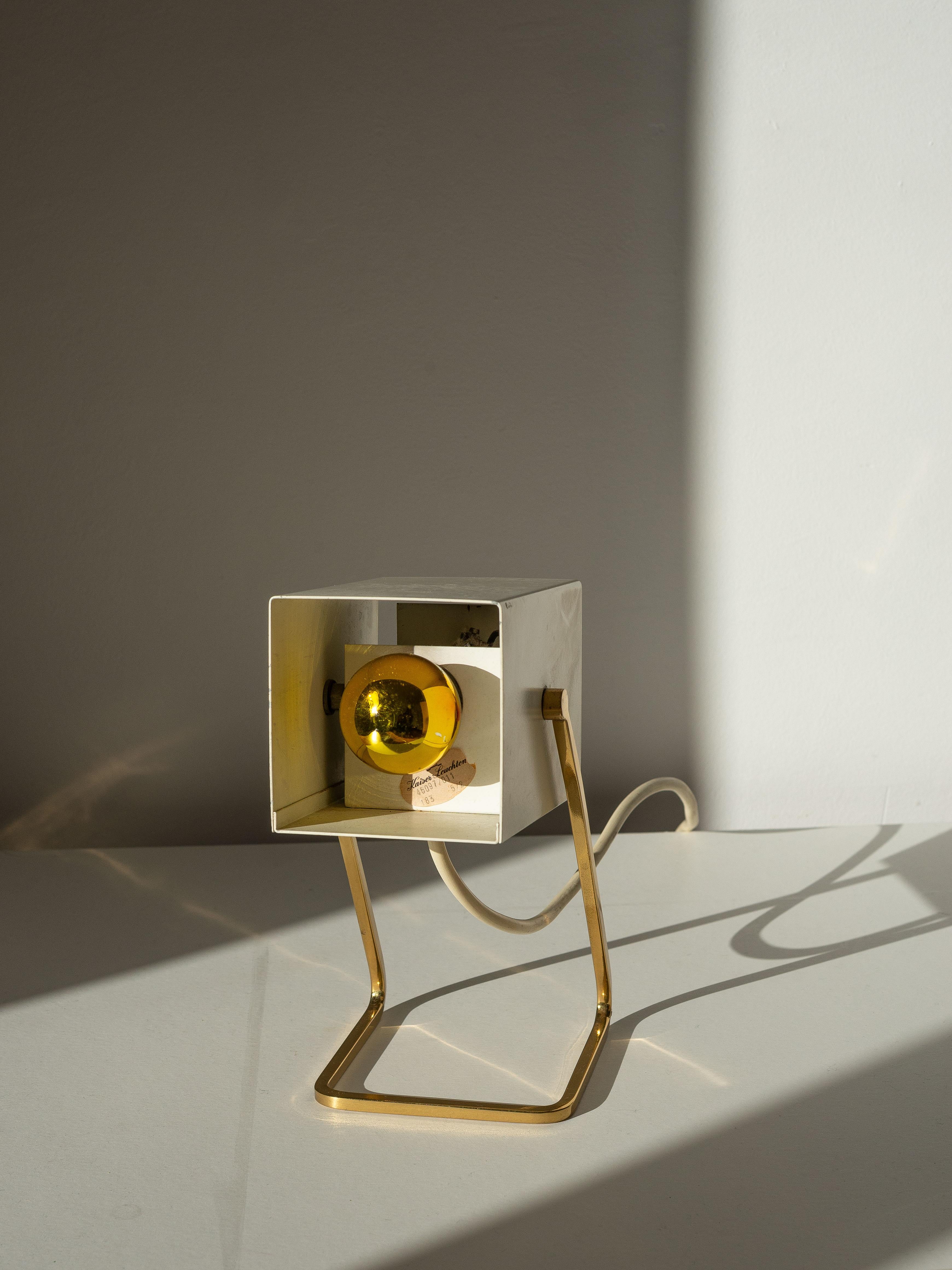 Paar modernistische Tischlampen - Schreibtischlampen Kaiser Leuchten - Messing & Metall 1960s im Angebot 4