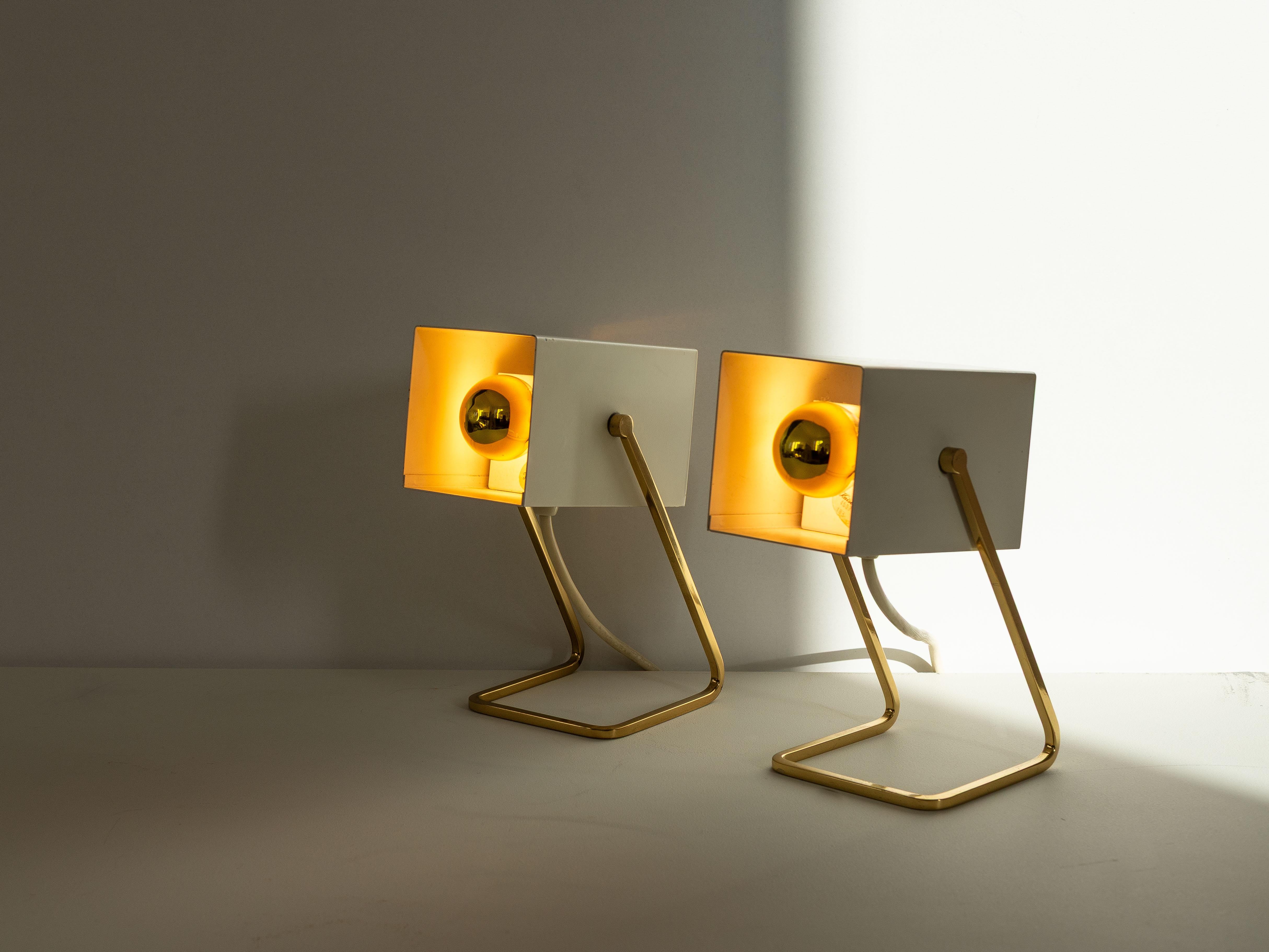 Paar modernistische Tischlampen - Schreibtischlampen Kaiser Leuchten - Messing & Metall 1960s (Lackiert) im Angebot