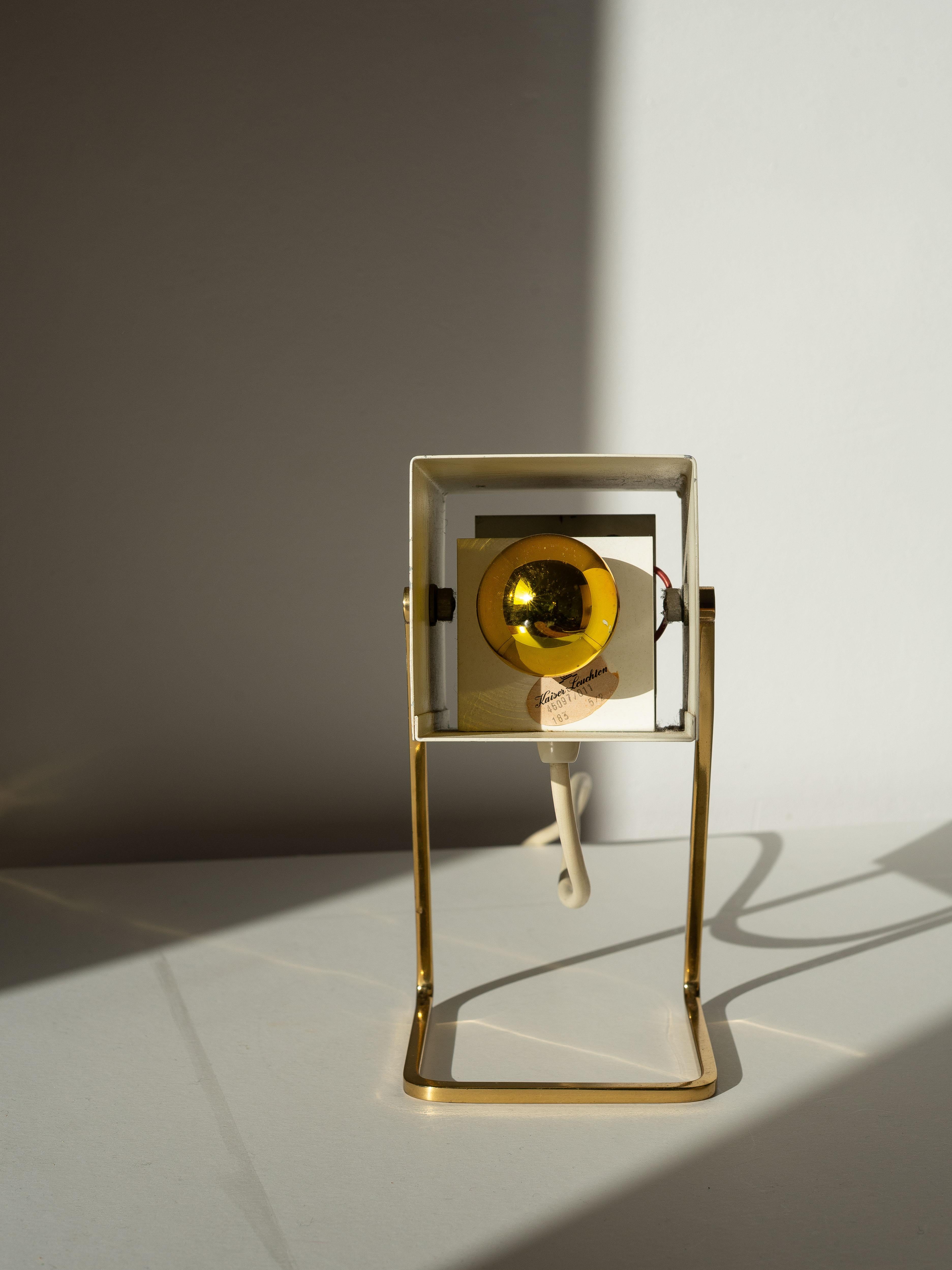 Paar modernistische Tischlampen - Schreibtischlampen Kaiser Leuchten - Messing & Metall 1960s im Angebot 1