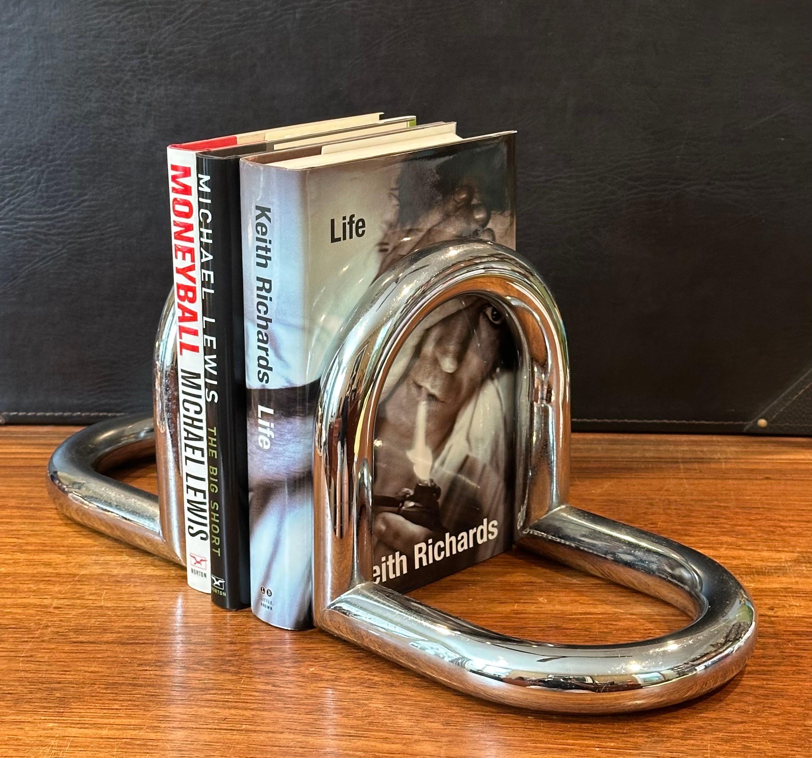 Coppia di fermalibri modernisti in cromo tubolare in vendita 3