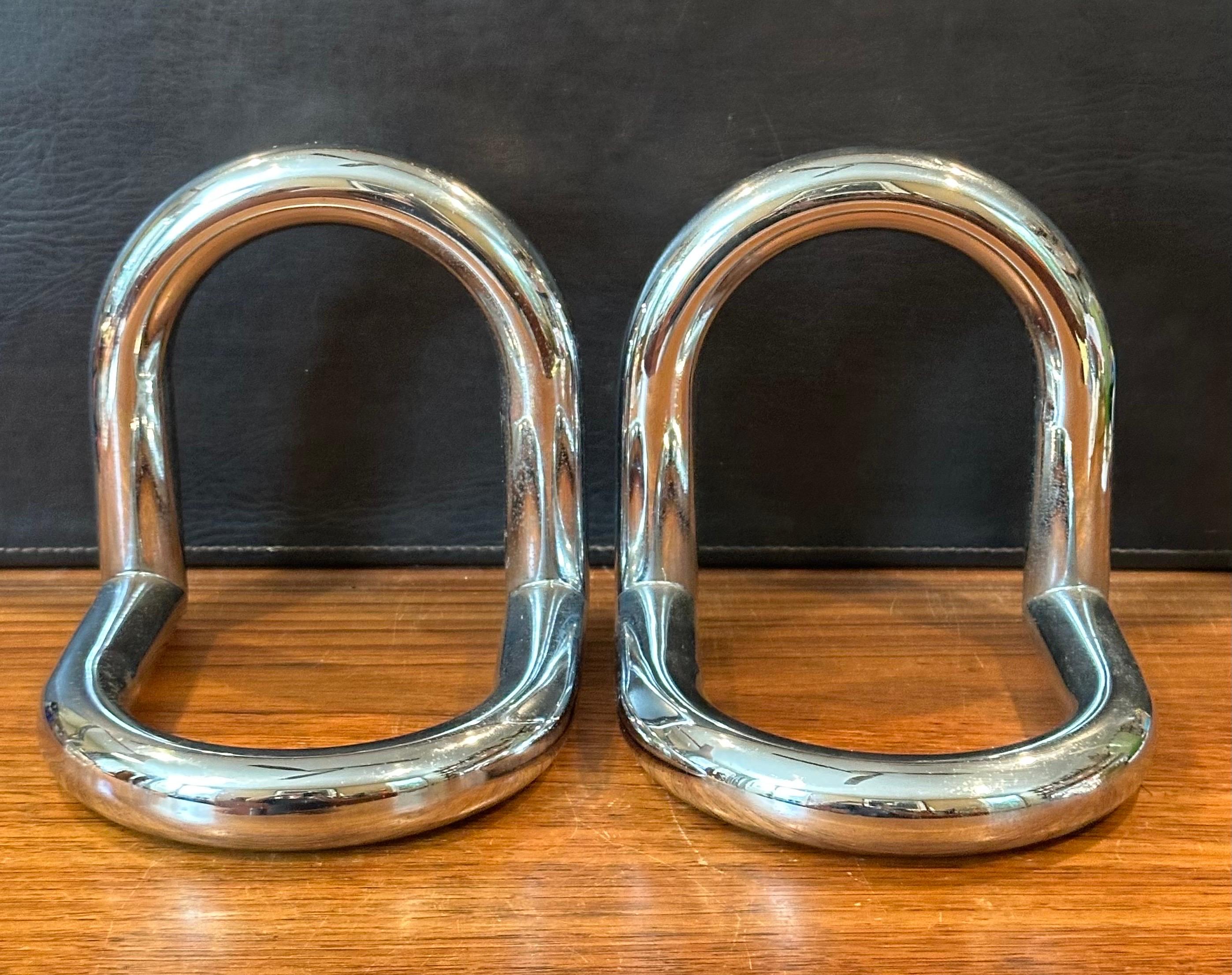 Coppia di fermalibri modernisti in cromo tubolare in vendita 5