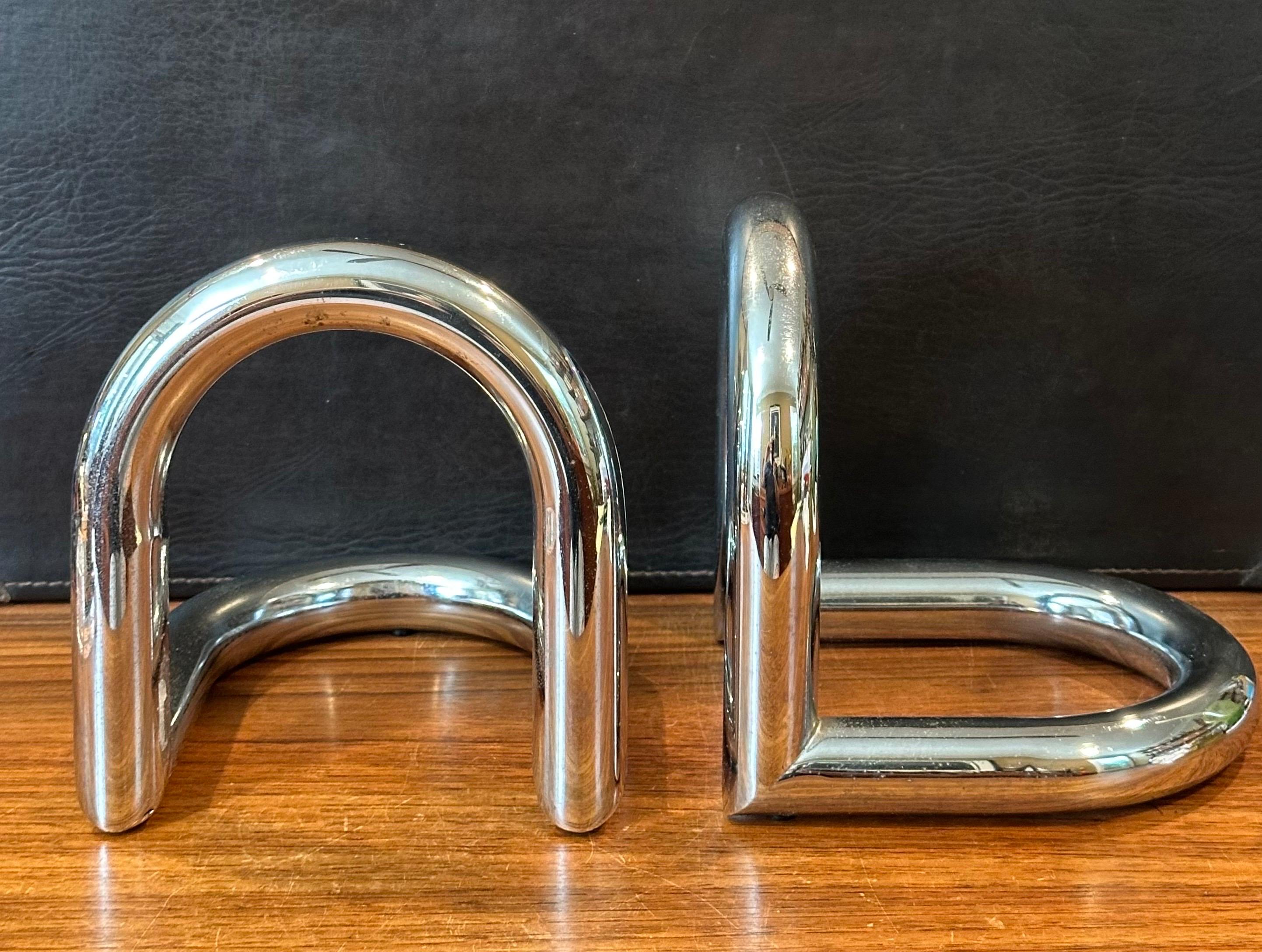 Coppia di fermalibri modernisti in cromo tubolare in vendita 6