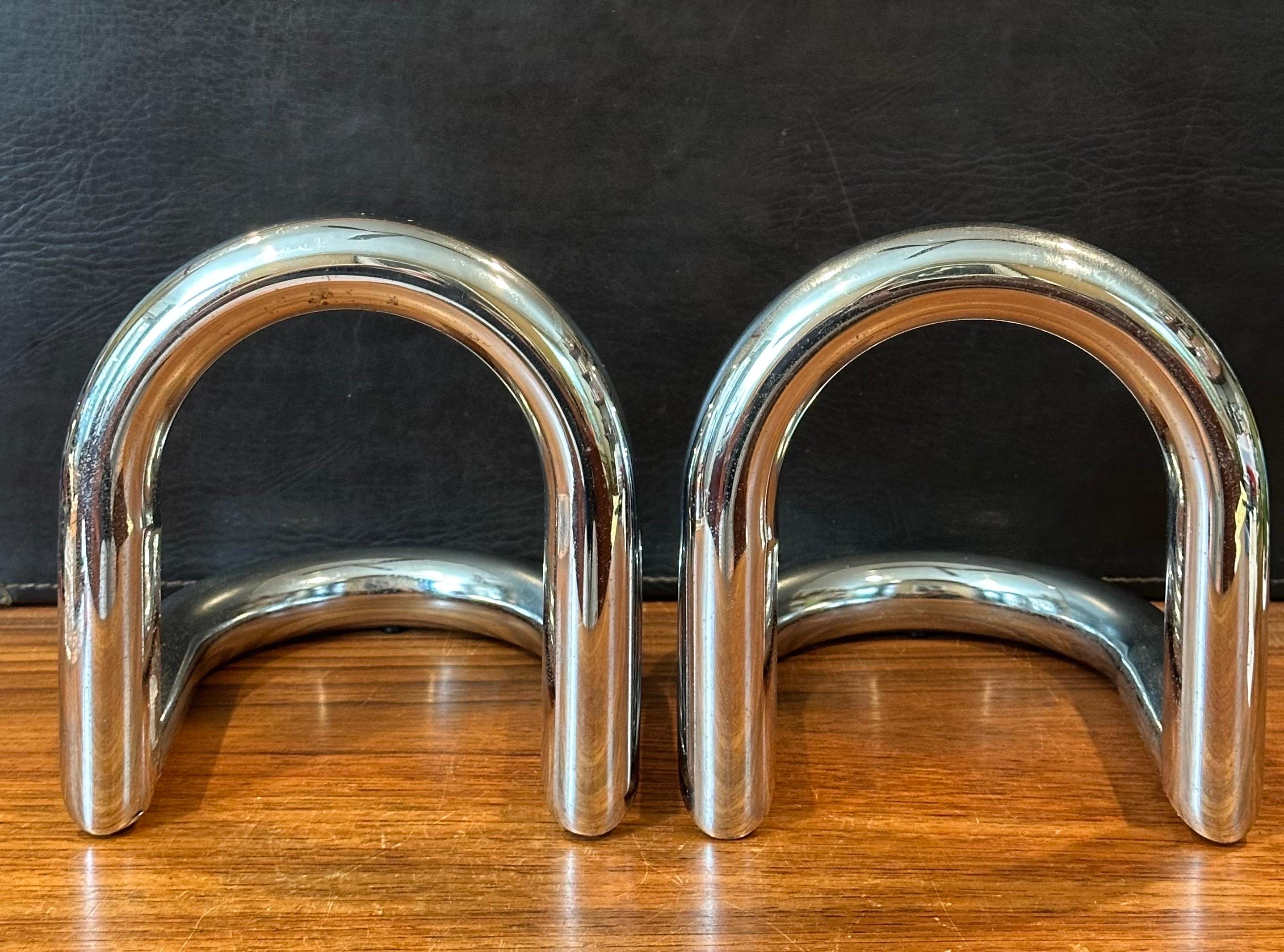 Coppia di fermalibri modernisti in cromo tubolare in vendita 7