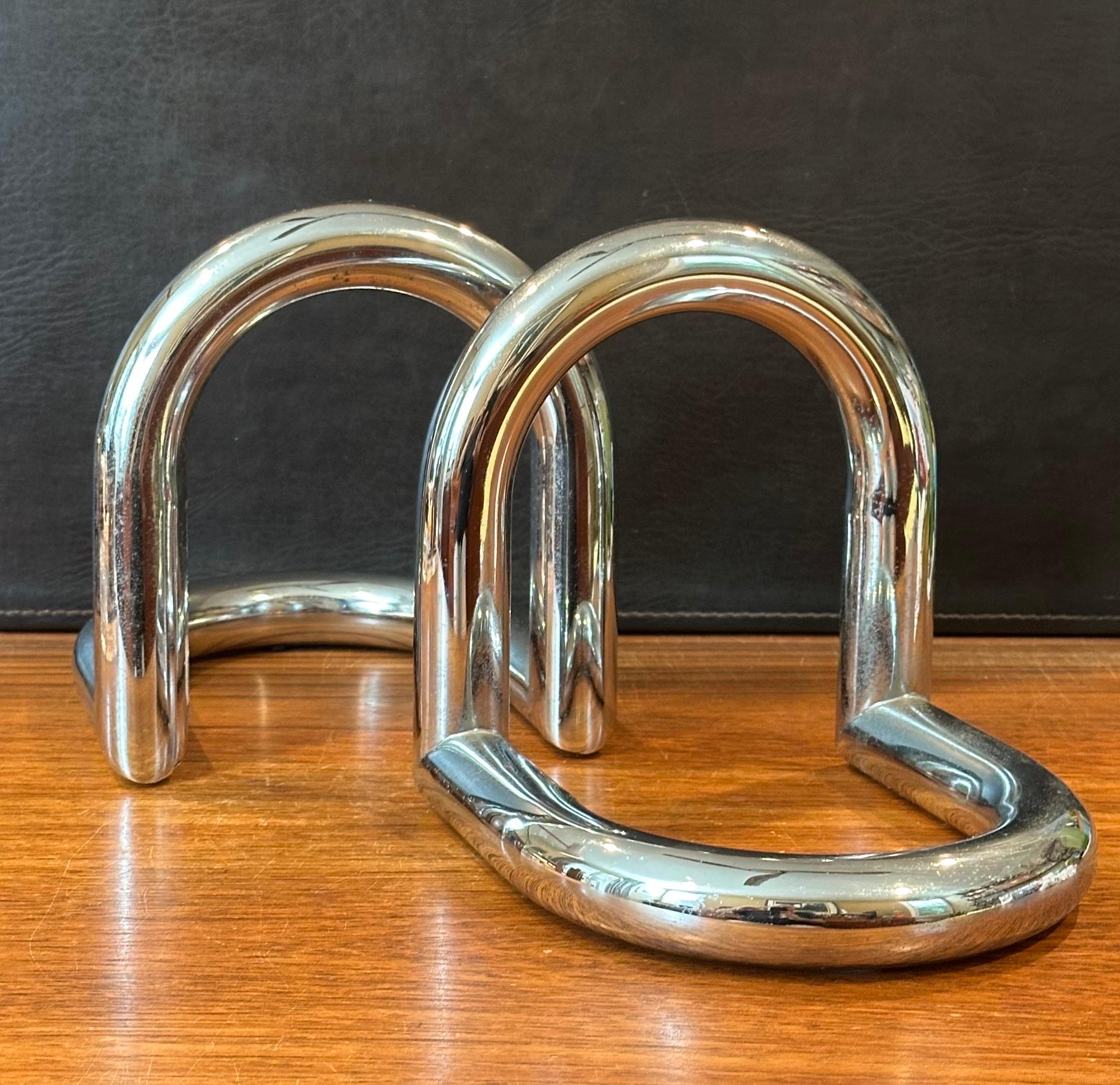 Coppia di fermalibri modernisti in cromo tubolare in vendita 8