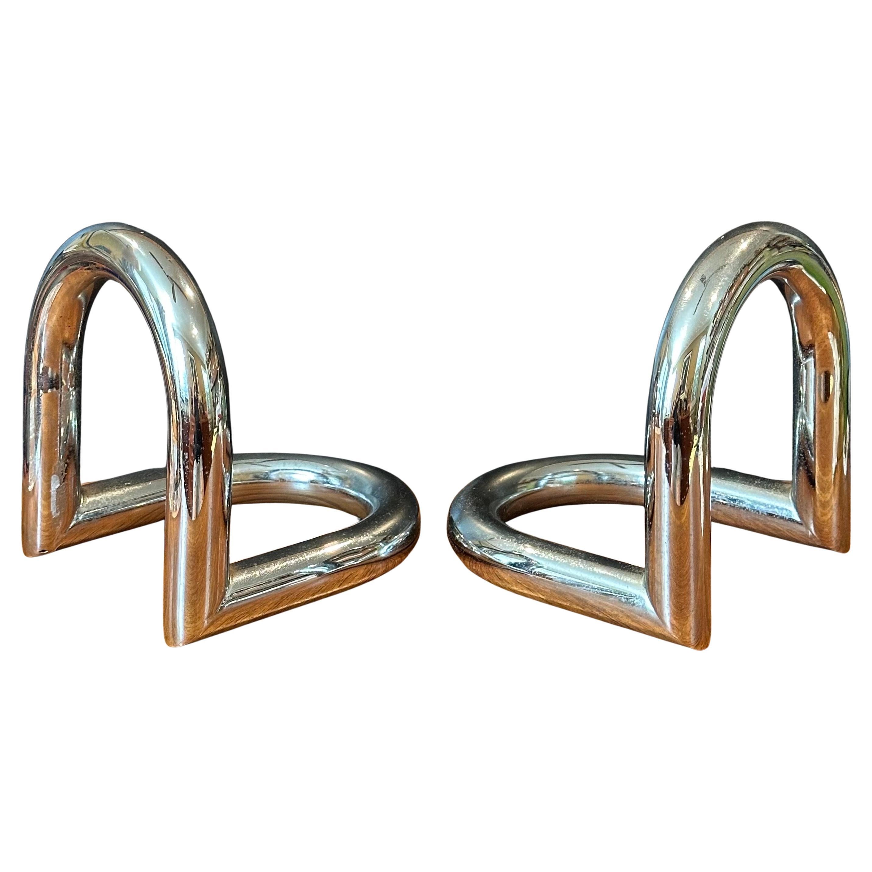 Coppia di fermalibri modernisti in cromo tubolare In condizioni buone in vendita a San Diego, CA