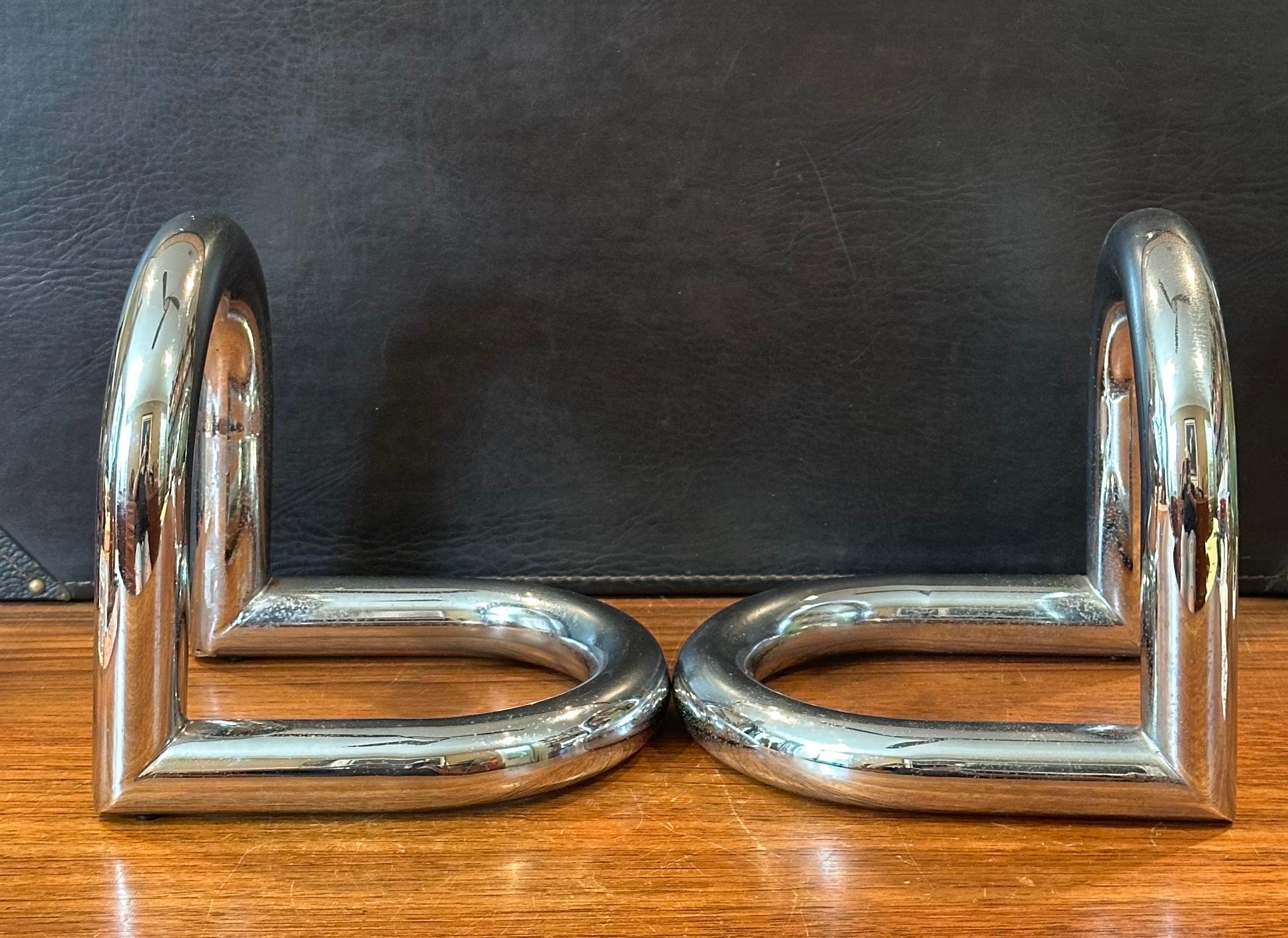 Acciaio Coppia di fermalibri modernisti in cromo tubolare in vendita