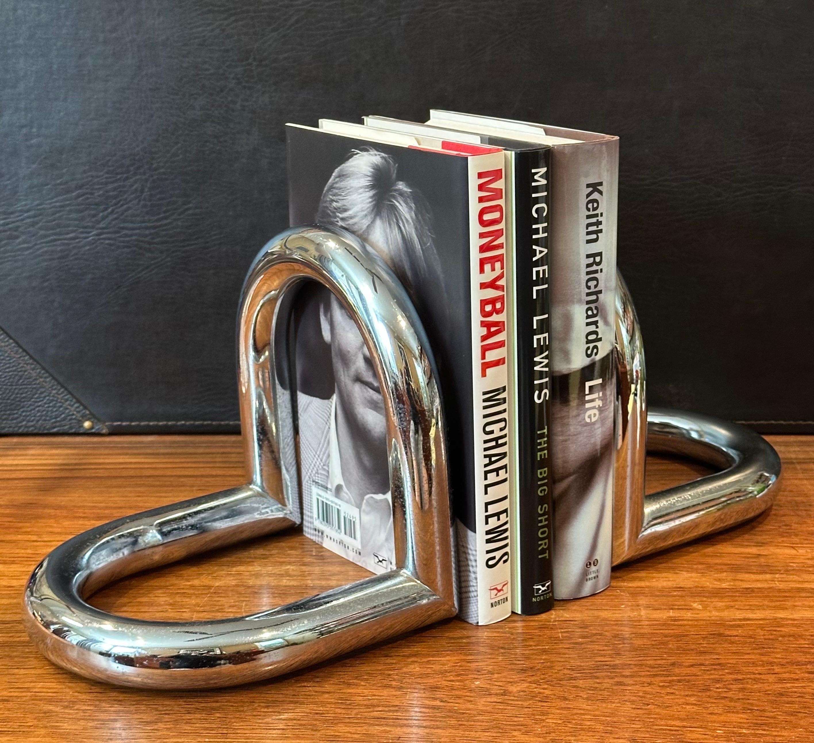 Coppia di fermalibri modernisti in cromo tubolare in vendita 2