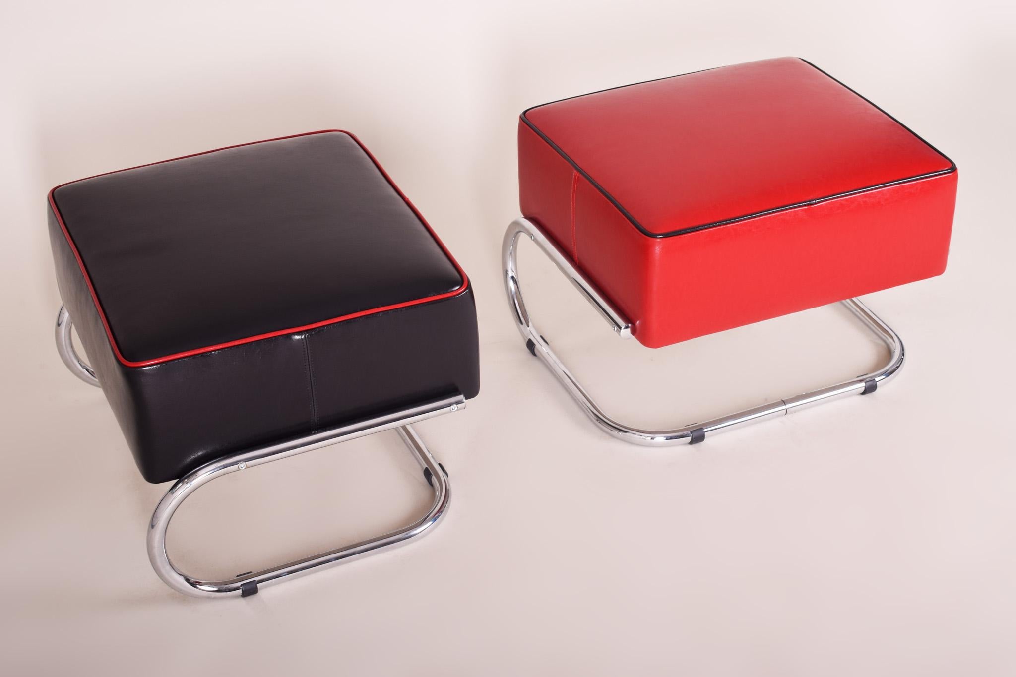 Art Deco Pair of Modernist Tubular Steel Stools, Black and Red Leather, Chrome, 1930-1939 For Sale