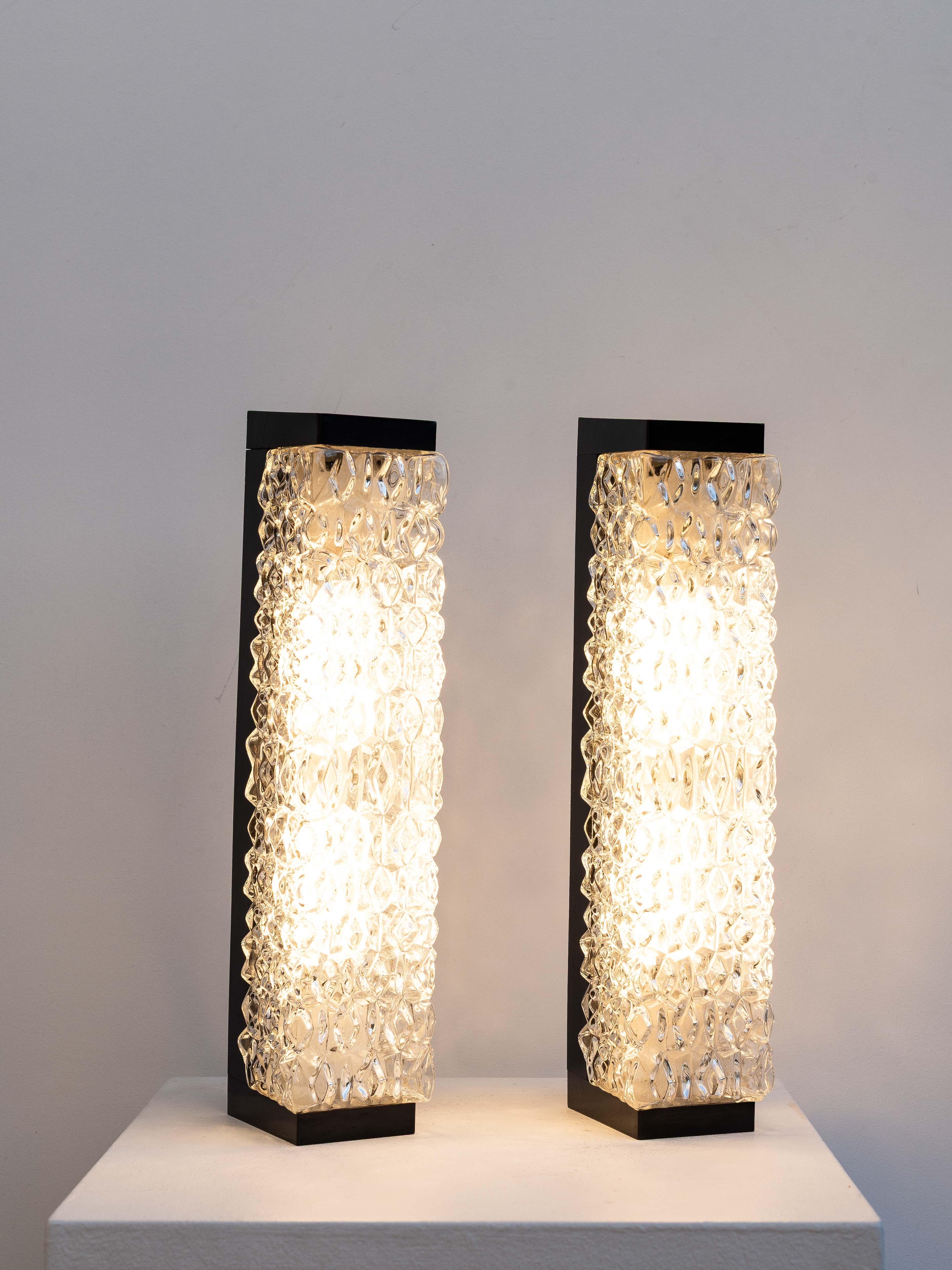 20th Century Pair of Modernist Wall Sconces in Bakelite and Glass, France 1960s For Sale