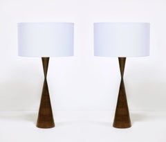 Paire de lampes modernistes en bois dans le style de Philip Lloyd Powell