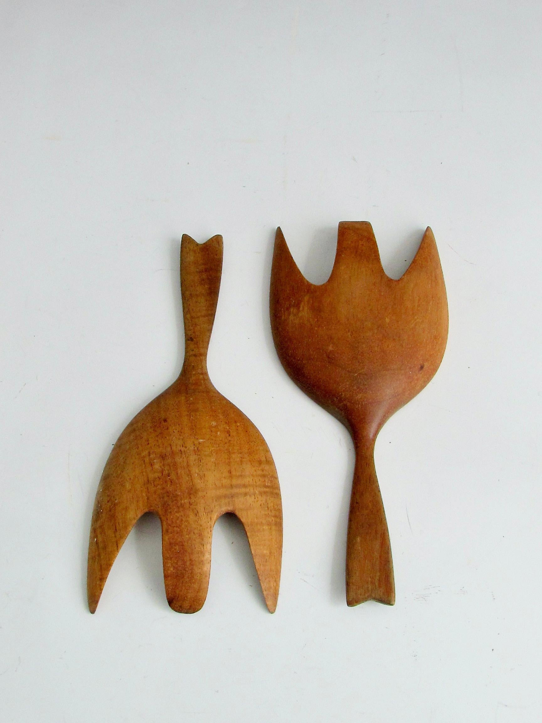 Pair of modernist wood salad servers In Good Condition For Sale In Ferndale, MI